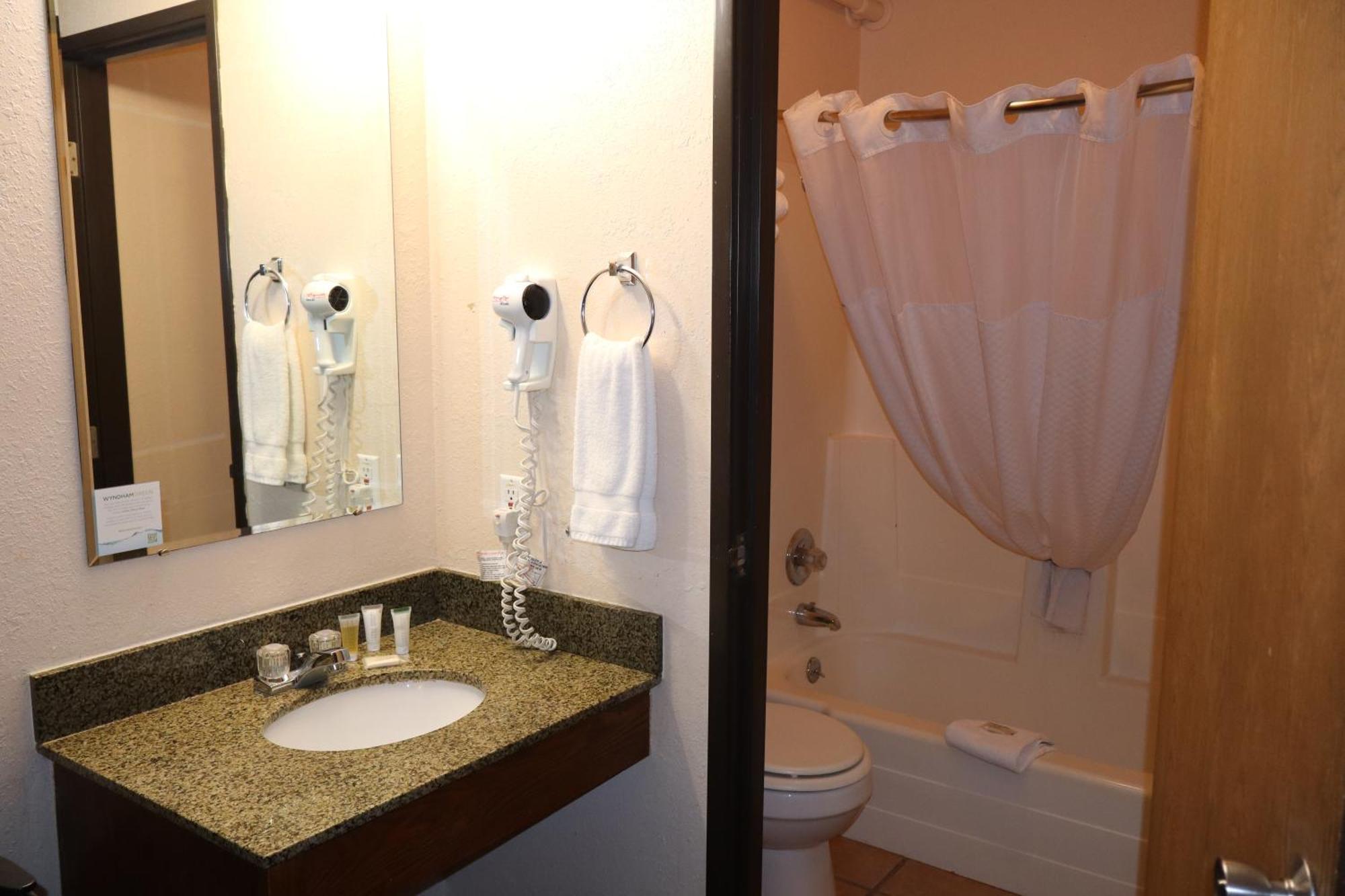 Queen Room - Mobility Access/Non-Smoking,113358326:JPEG