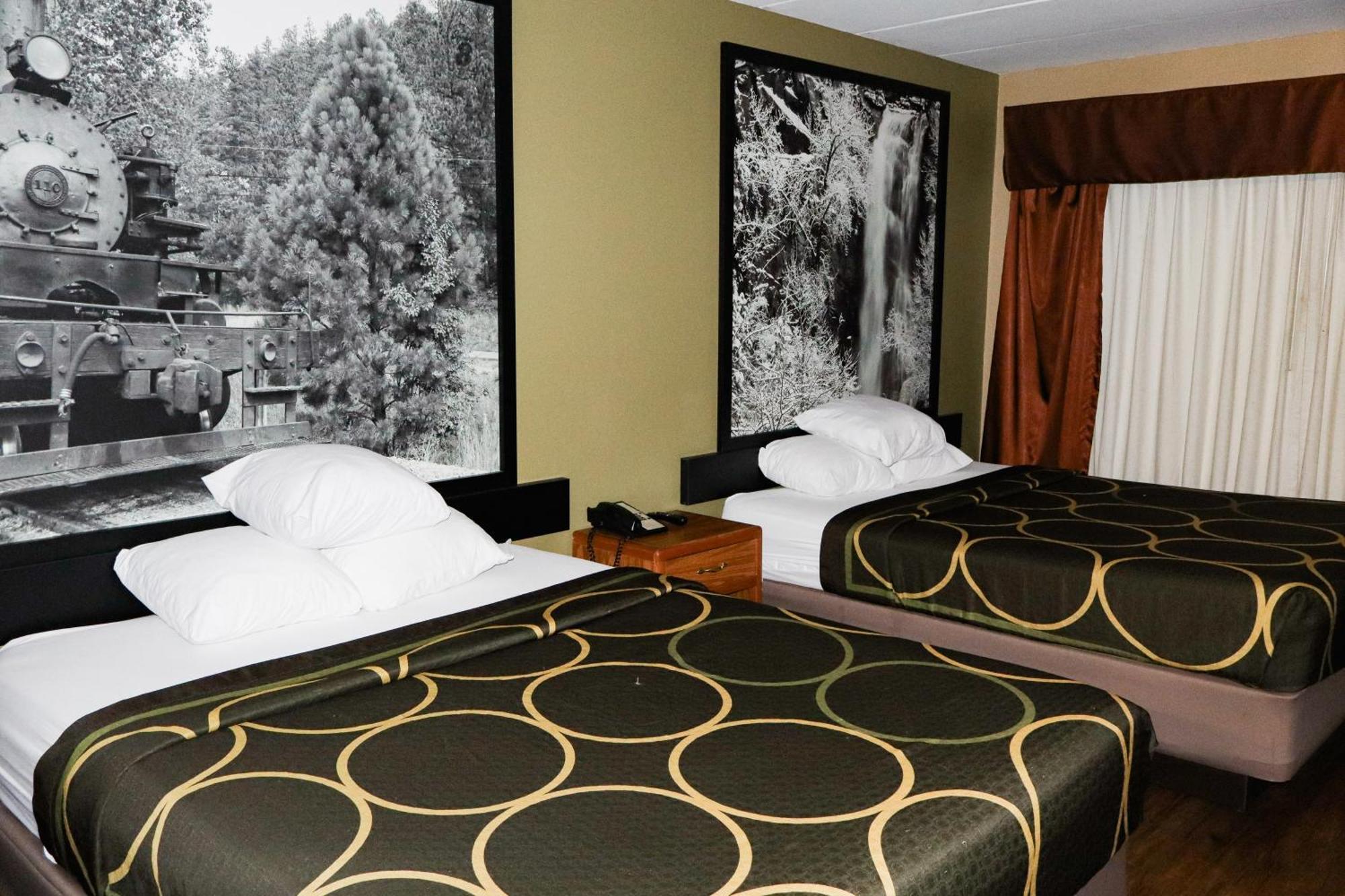 Queen Room with Two Queen Beds - Non-Smoking,1722917965:JPEG