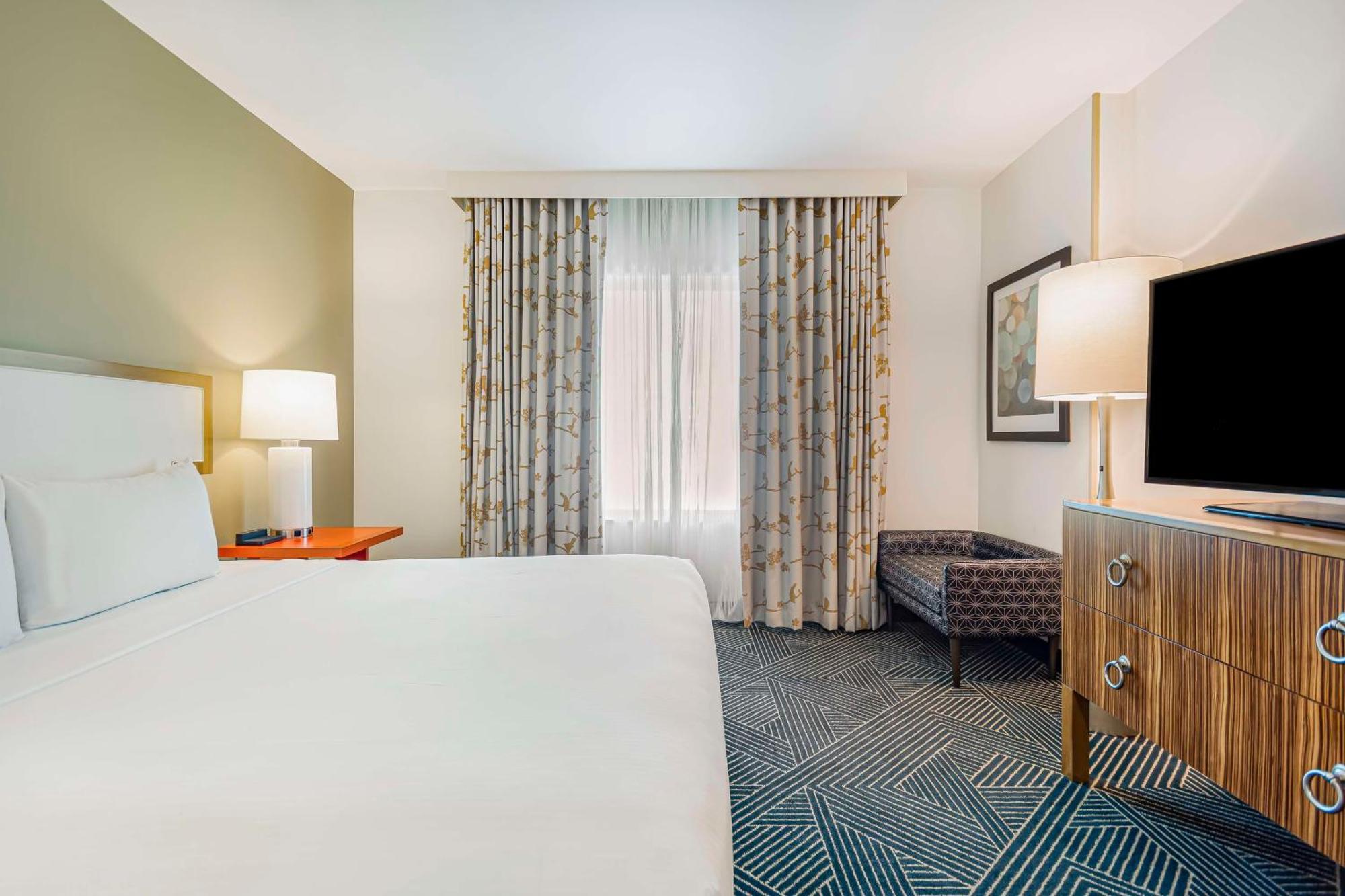 One-Bedroom Corner King Suite Bath Tub Mobility Accessible or Non-Smoking,1628654011:JPEG