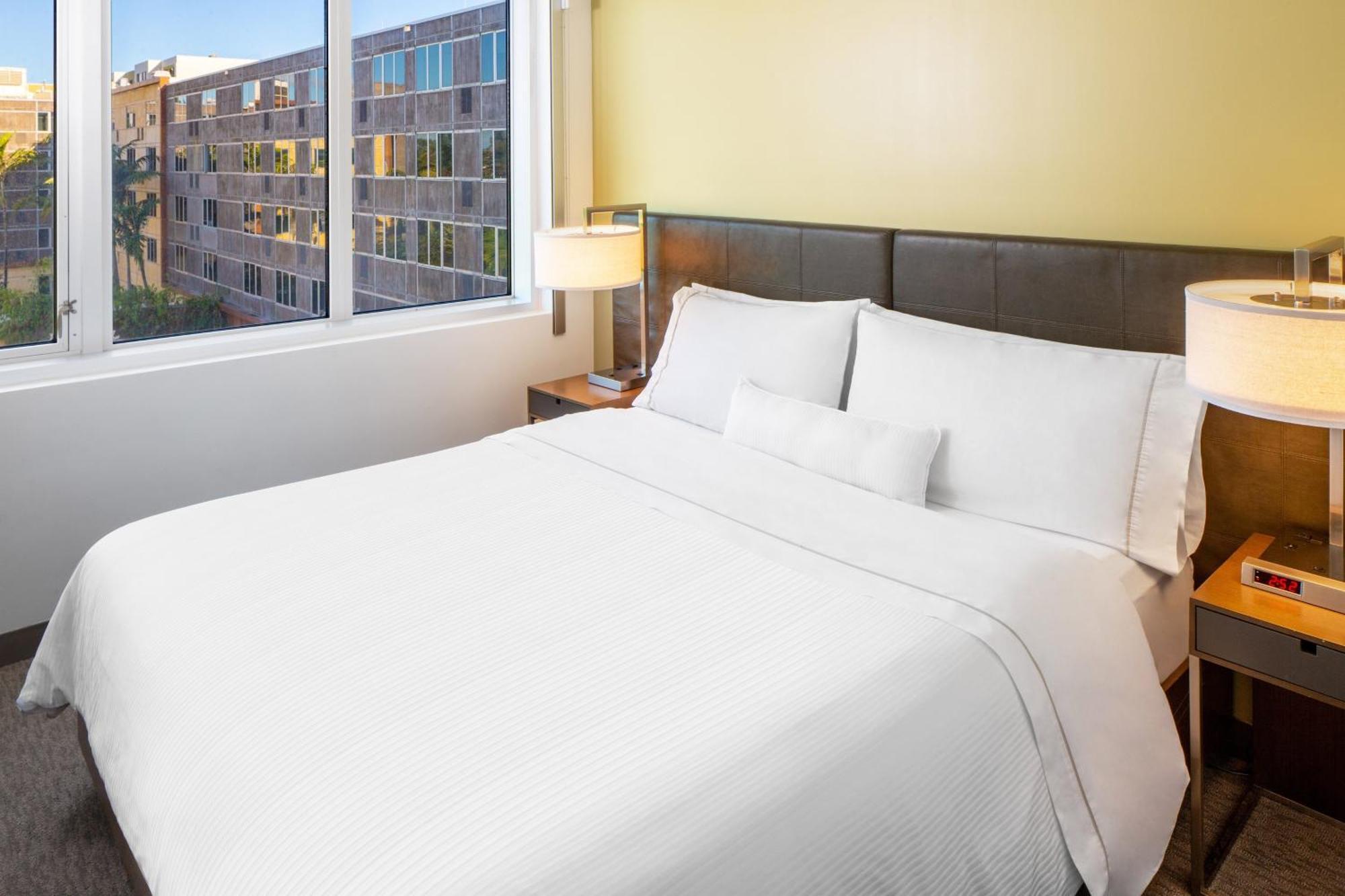 One-Bedroom King Suite with Sofa Bed,1632251712:JPEG