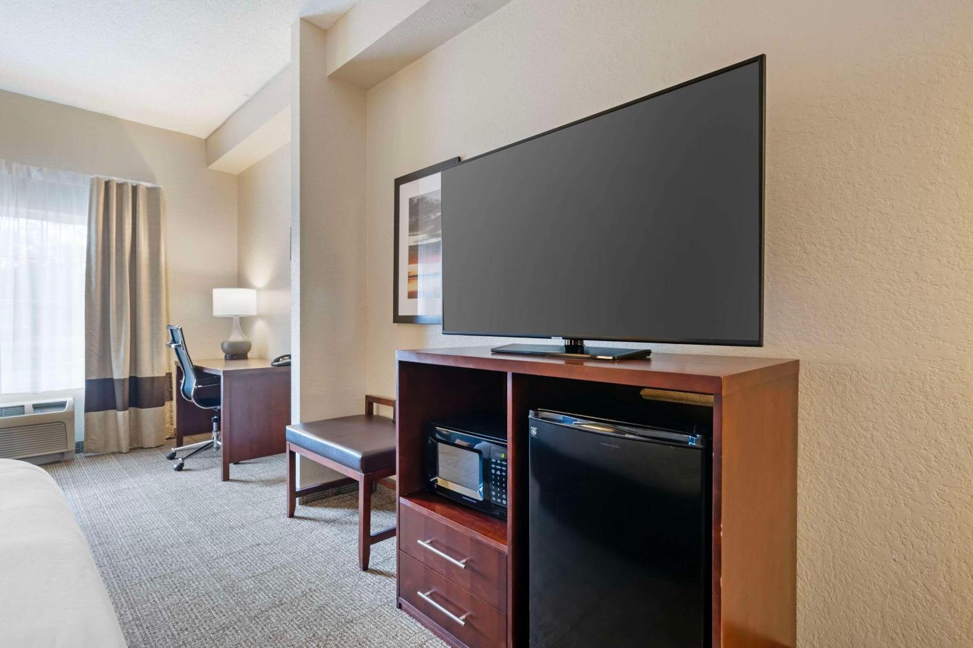 King Room with Sofa Bed - Disability Access/Non-Smoking