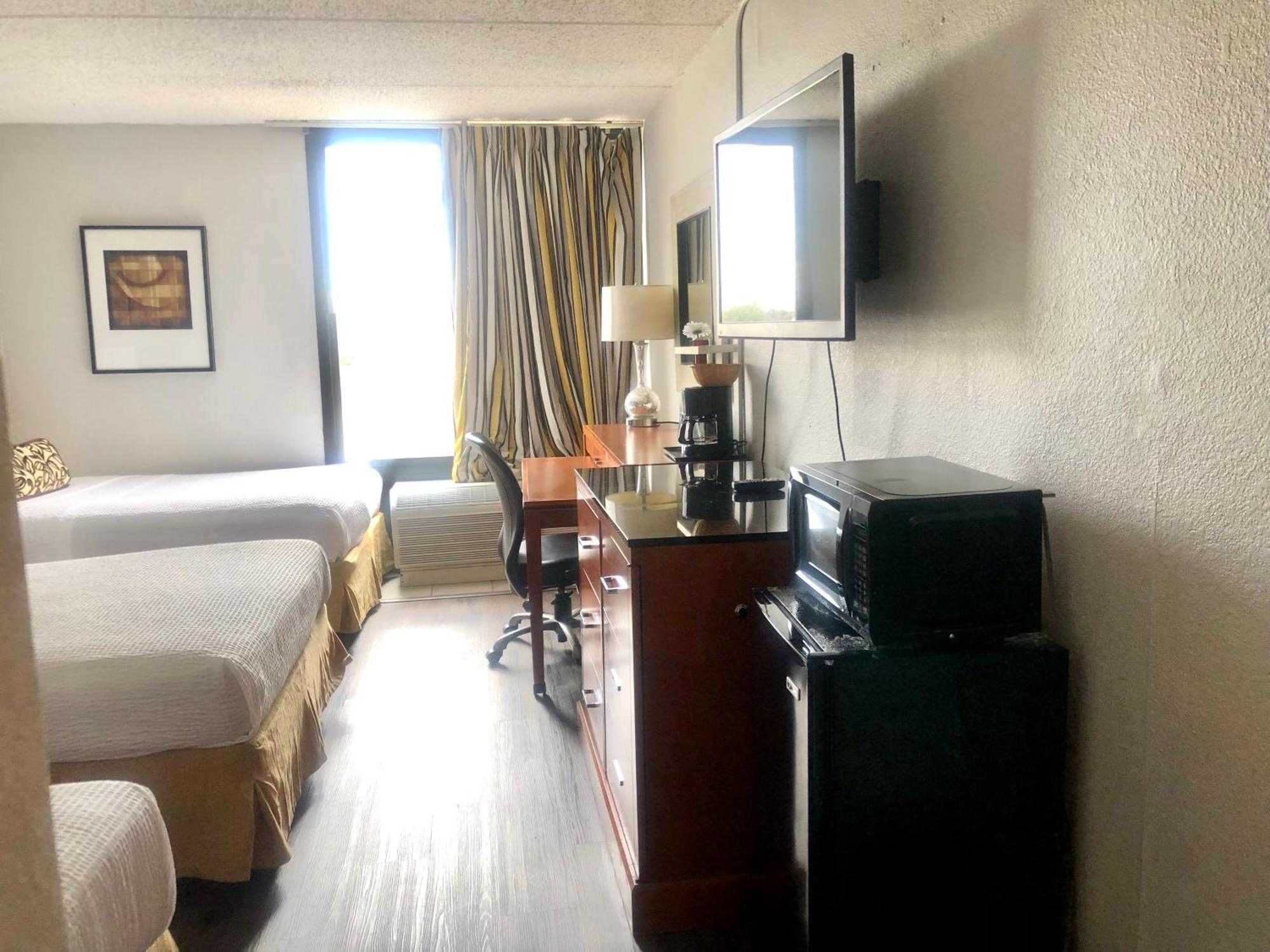 Triple Bed Room,1639610063:JPEG