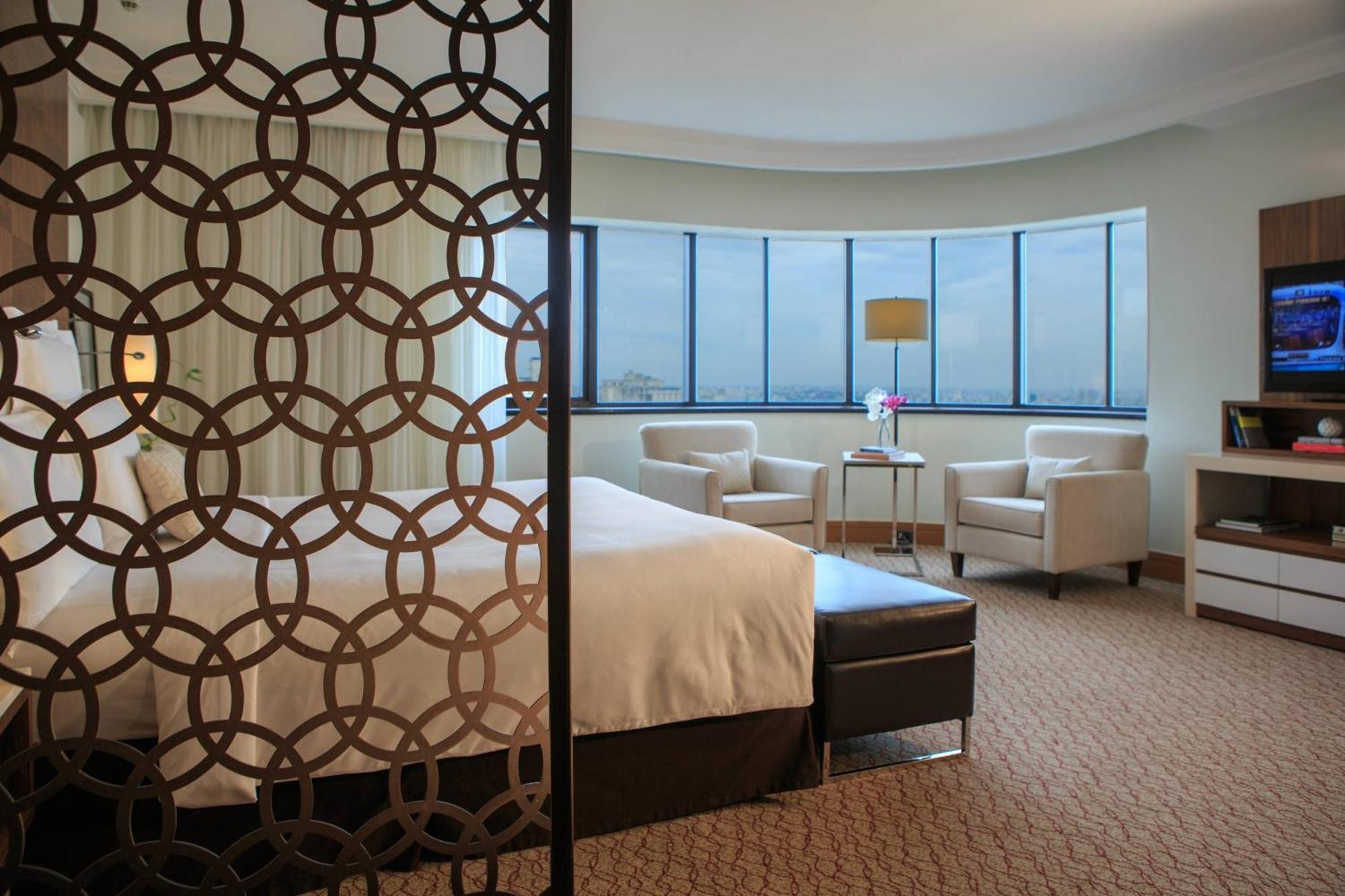 Club Level Madison Suite with King Bed and City View,1643155298:JPEG
