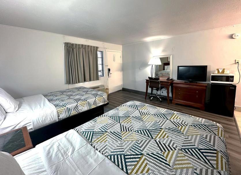 Standard Room with Two Double Beds-Disability Access-Smoking,1008566728:JPEG
