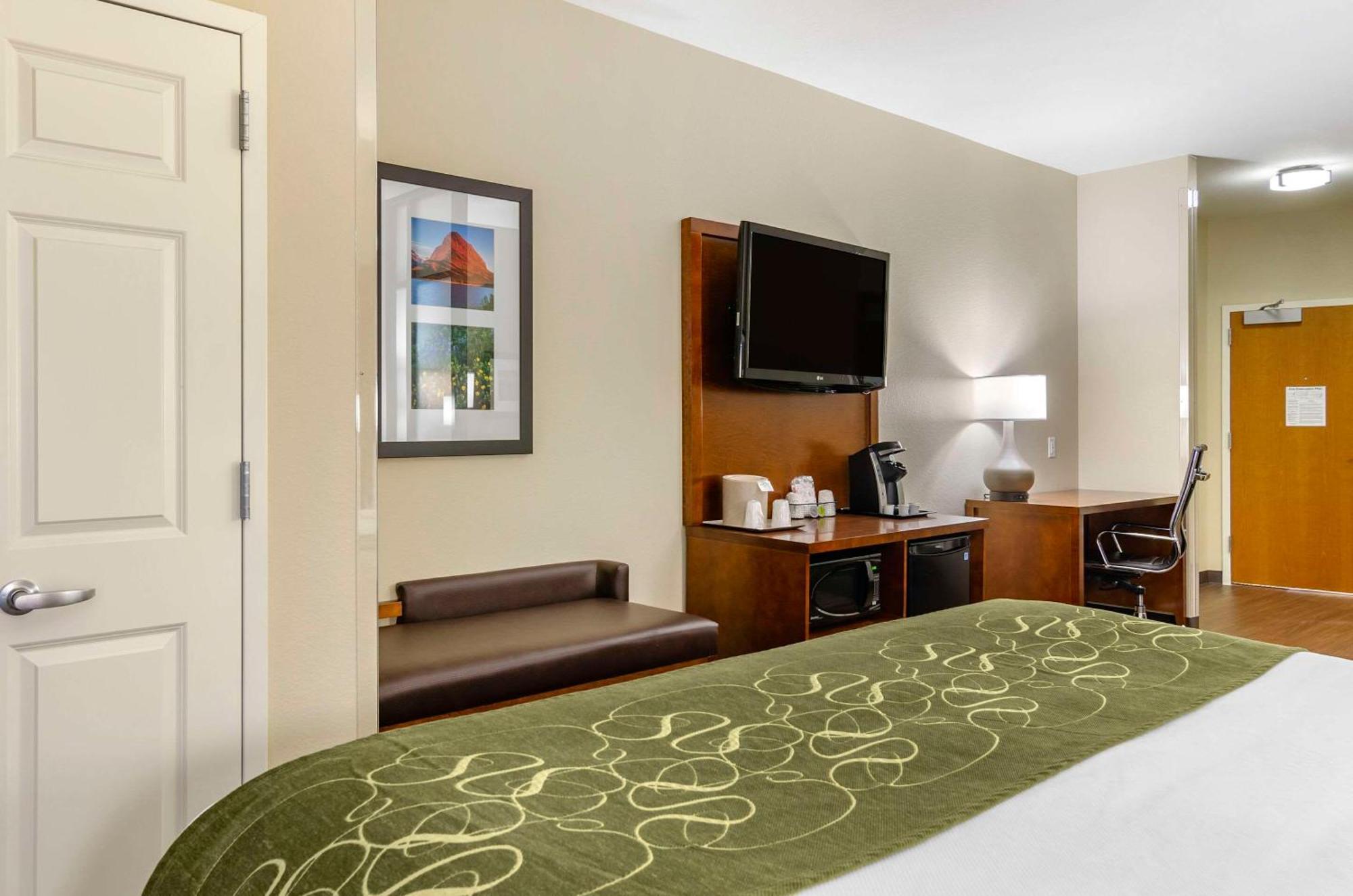 King Suite Non-Smoking or Pet Friendly,1646914801:JPEG