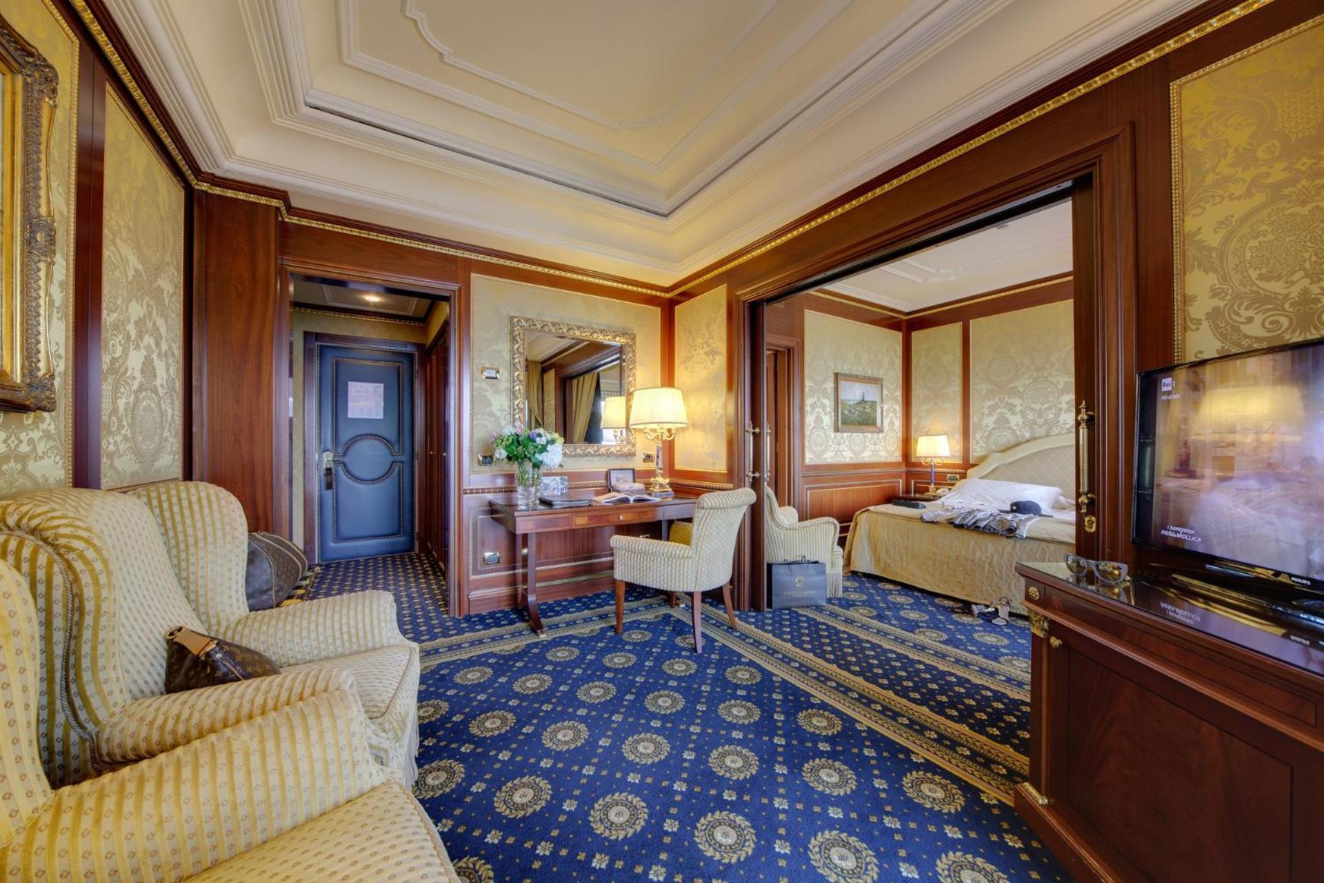 Suite with terrace and Lake View