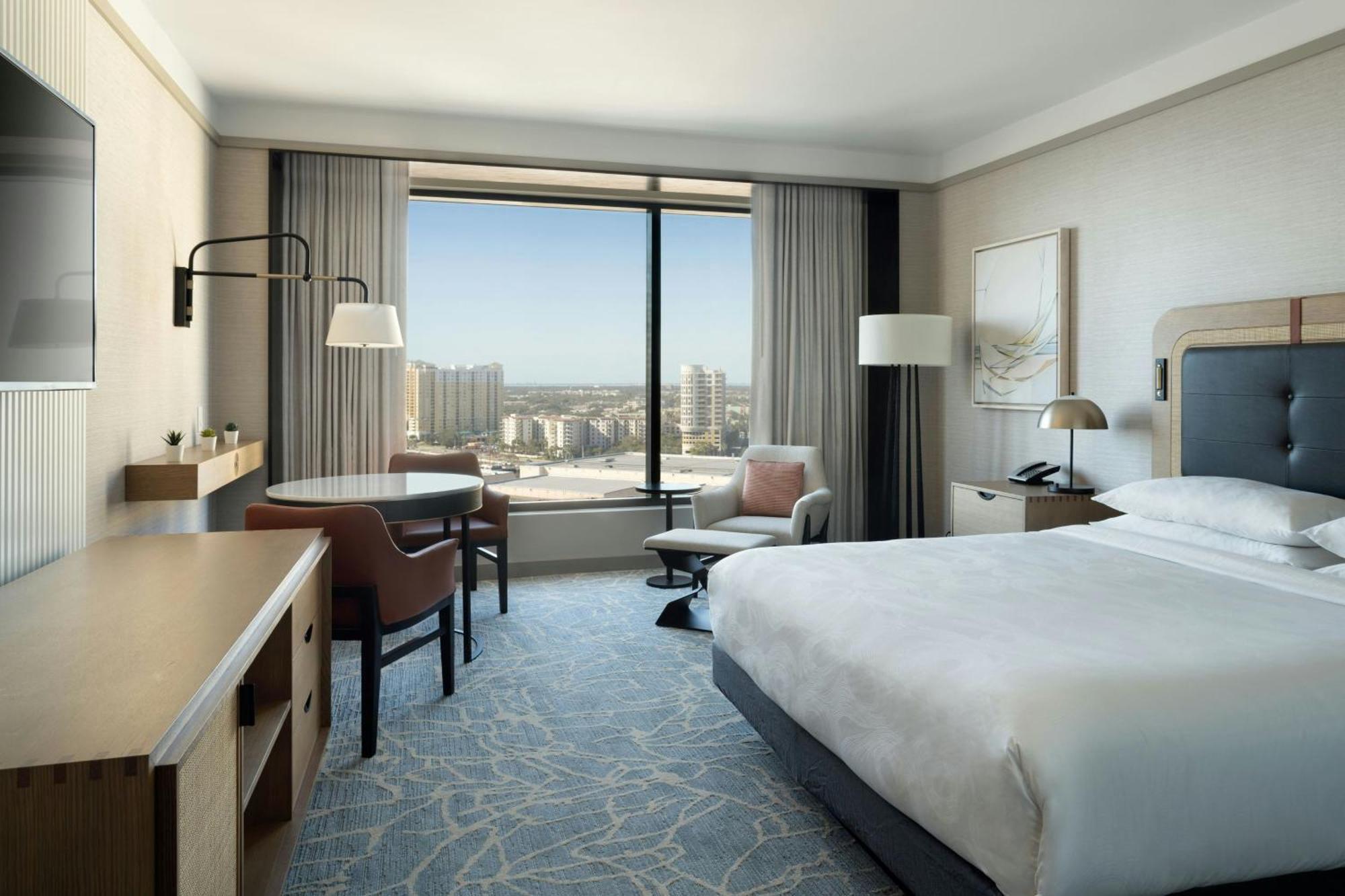 Deluxe Guest room with 1 King,1649083167:JPEG