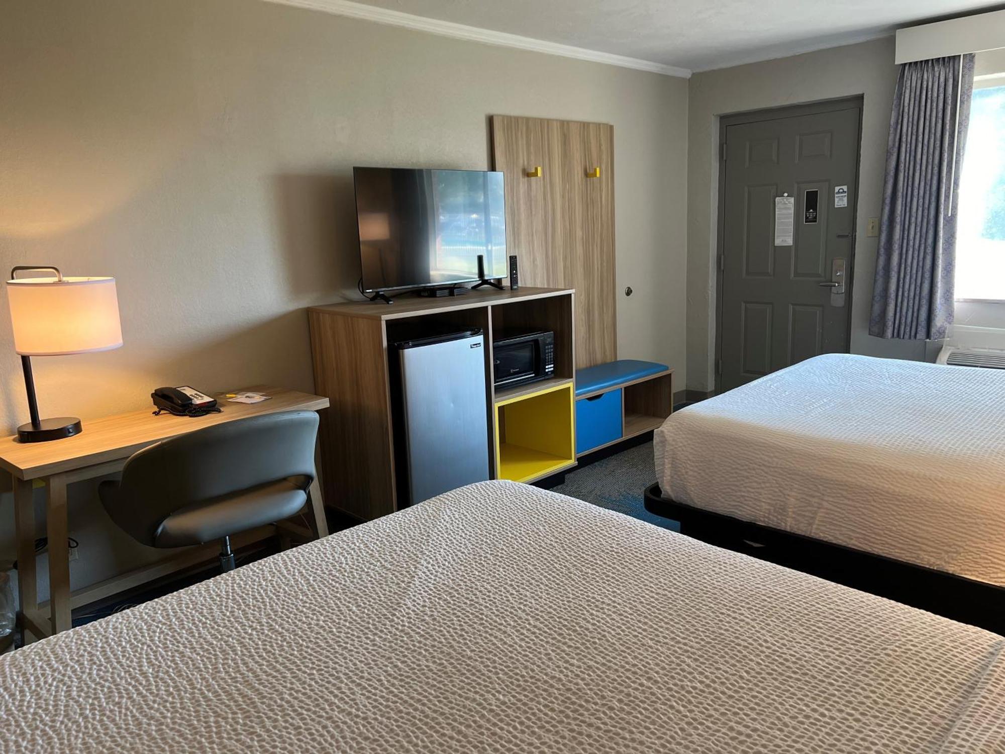 Queen Room with Two Queen Beds - Non-Smoking,1218747667:JPEG