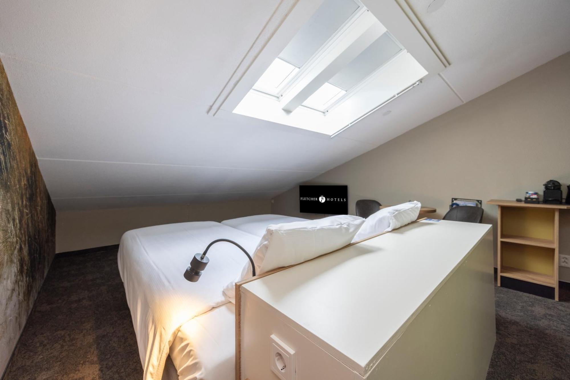 Kleine Tweepersoonskamer met 2 Aparte Bedden
