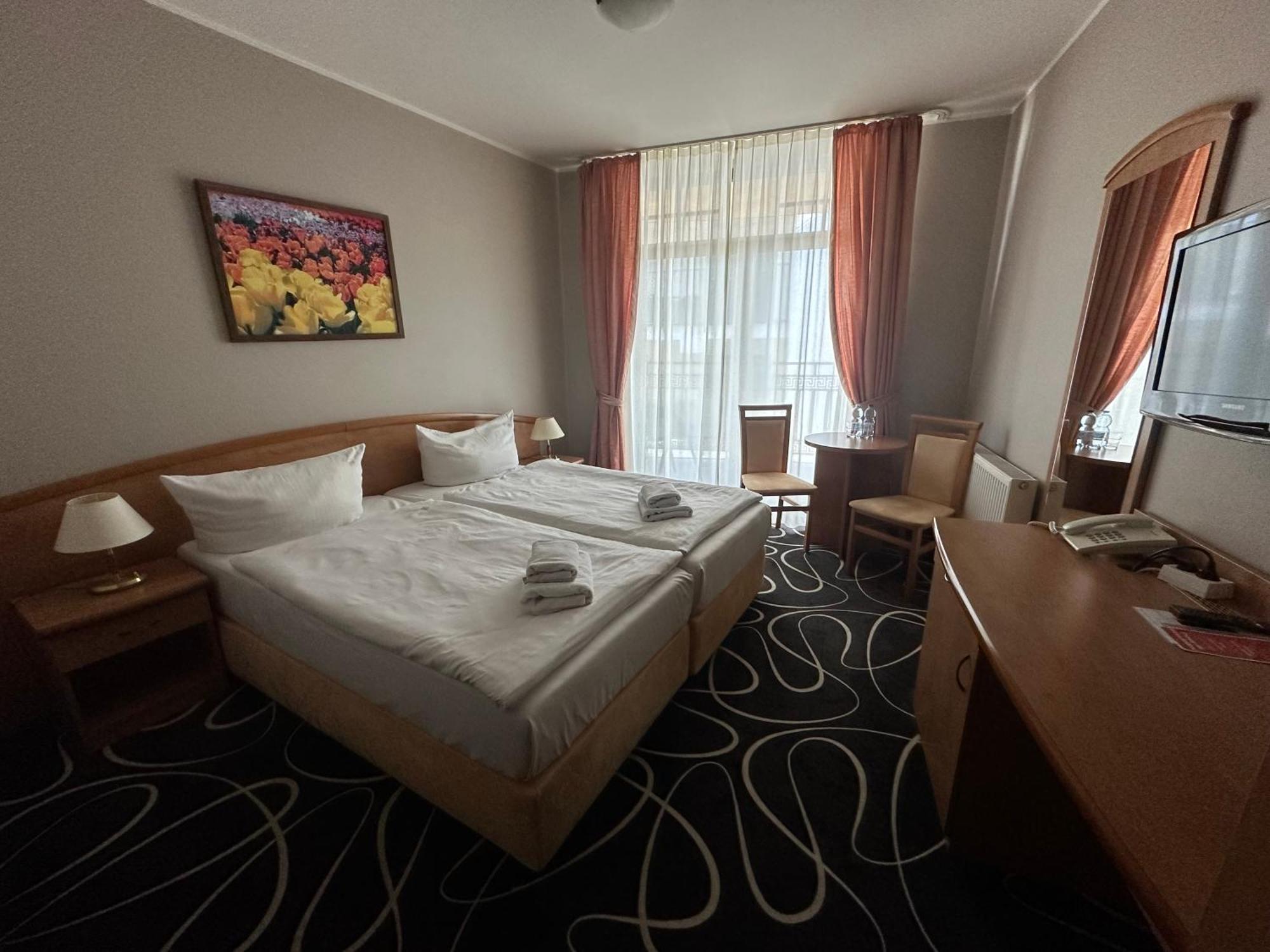Doppel-/Zweibettzimmer mit Zustellbett
