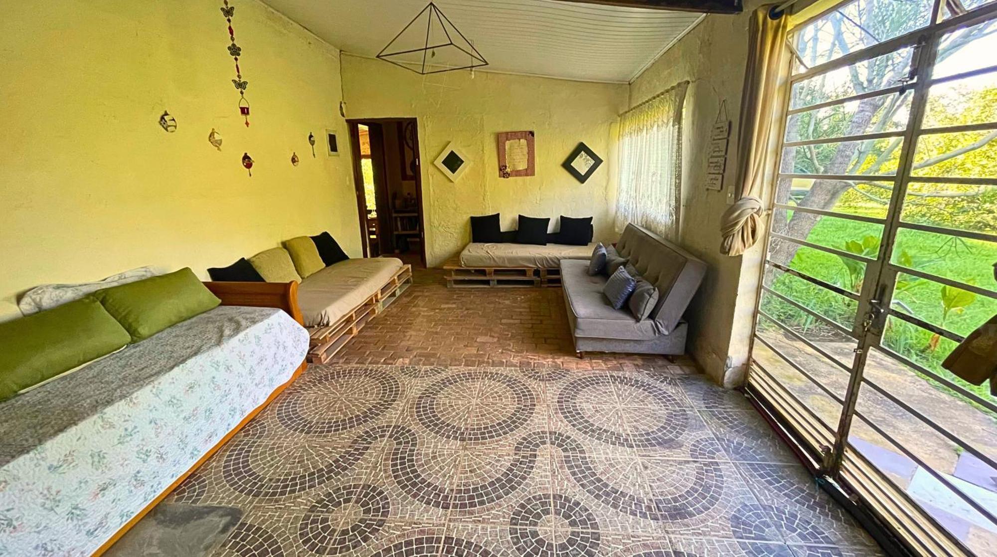 Quarto Standard com 2 Camas de Solteiro e Banheiro Compartilhado