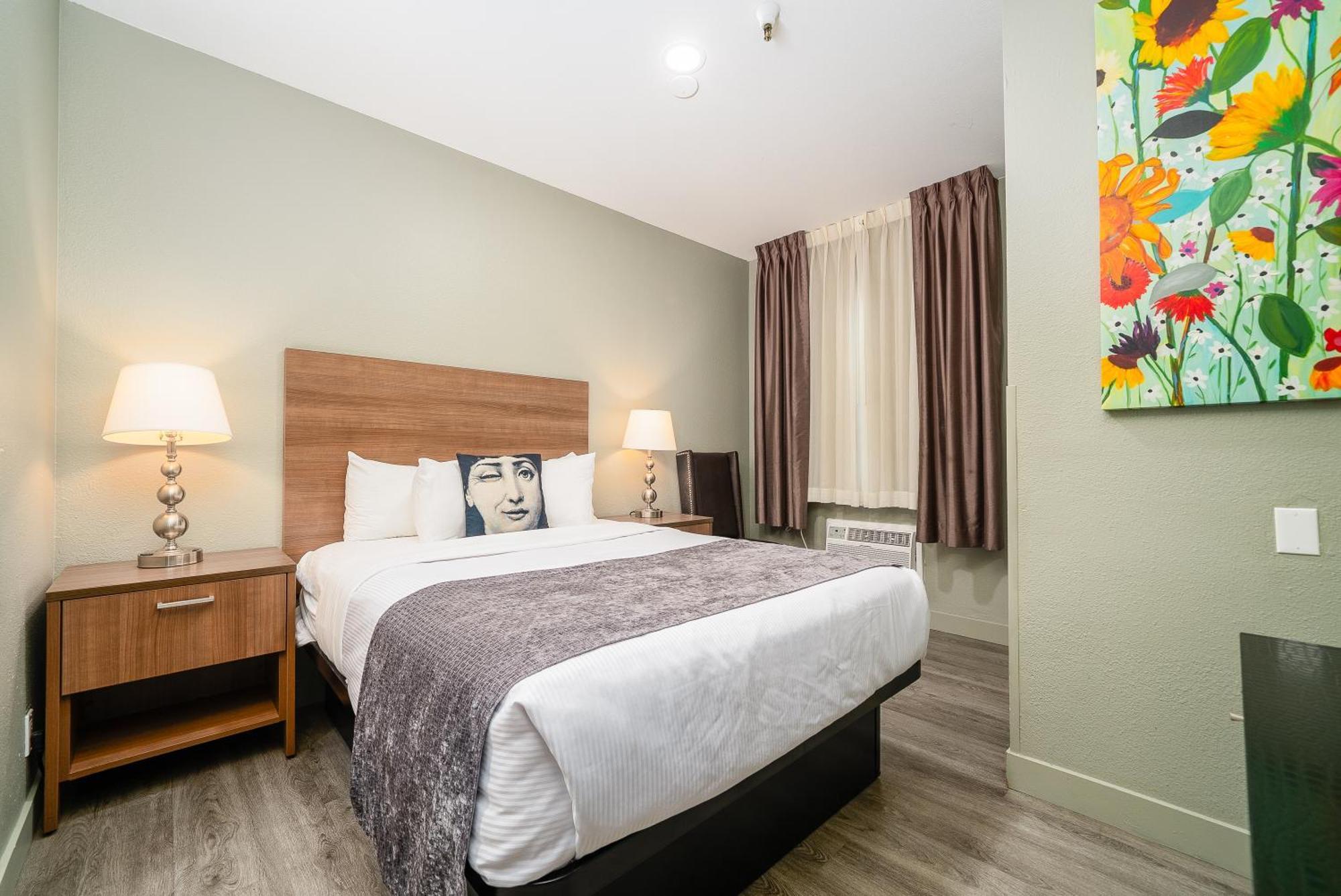 Deluxe Queen Room