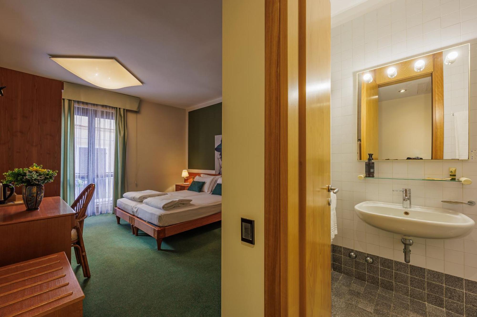 Double Room,1774525448:JPEG