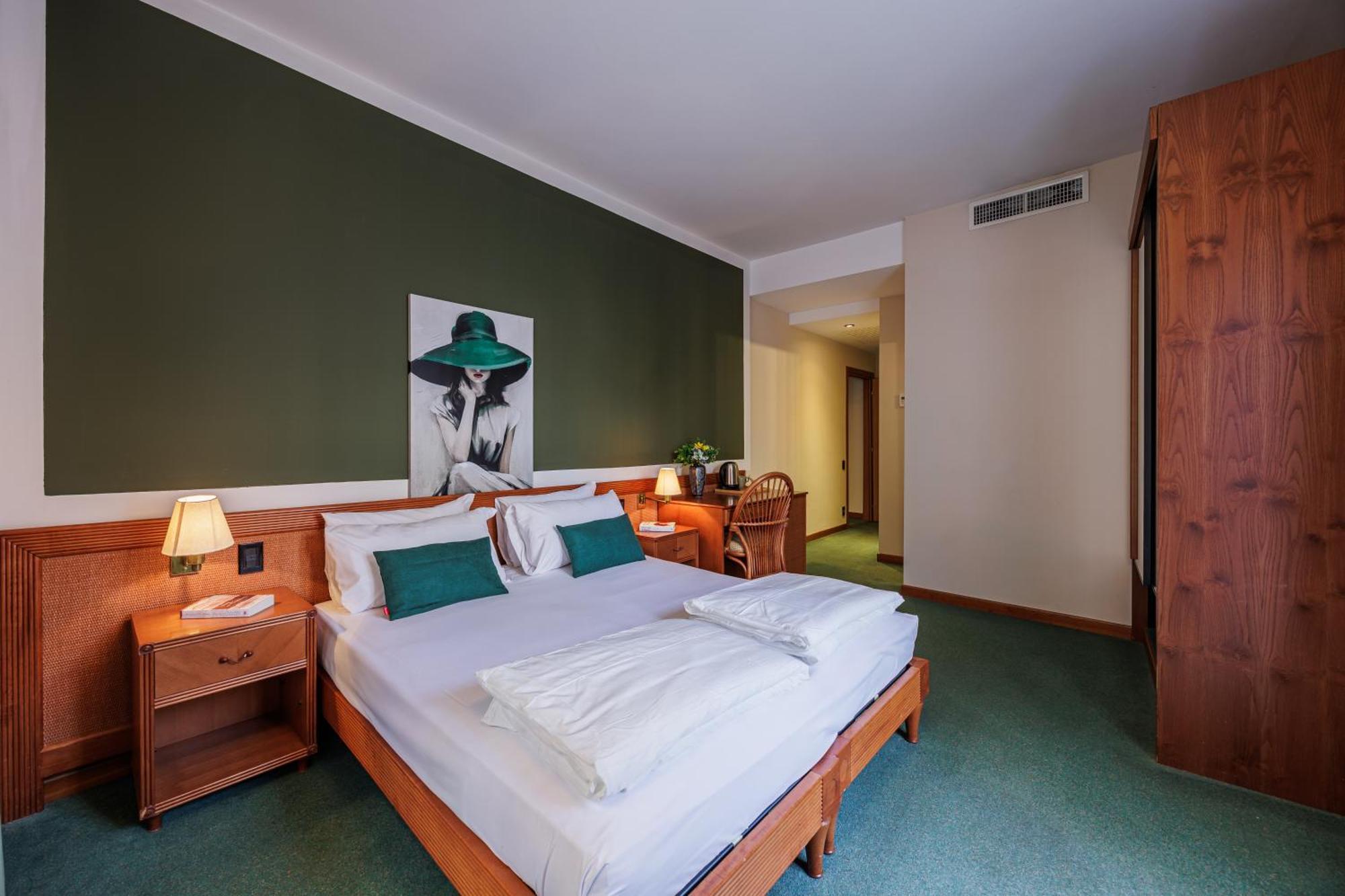 Superior Double Room,1774525460:JPEG