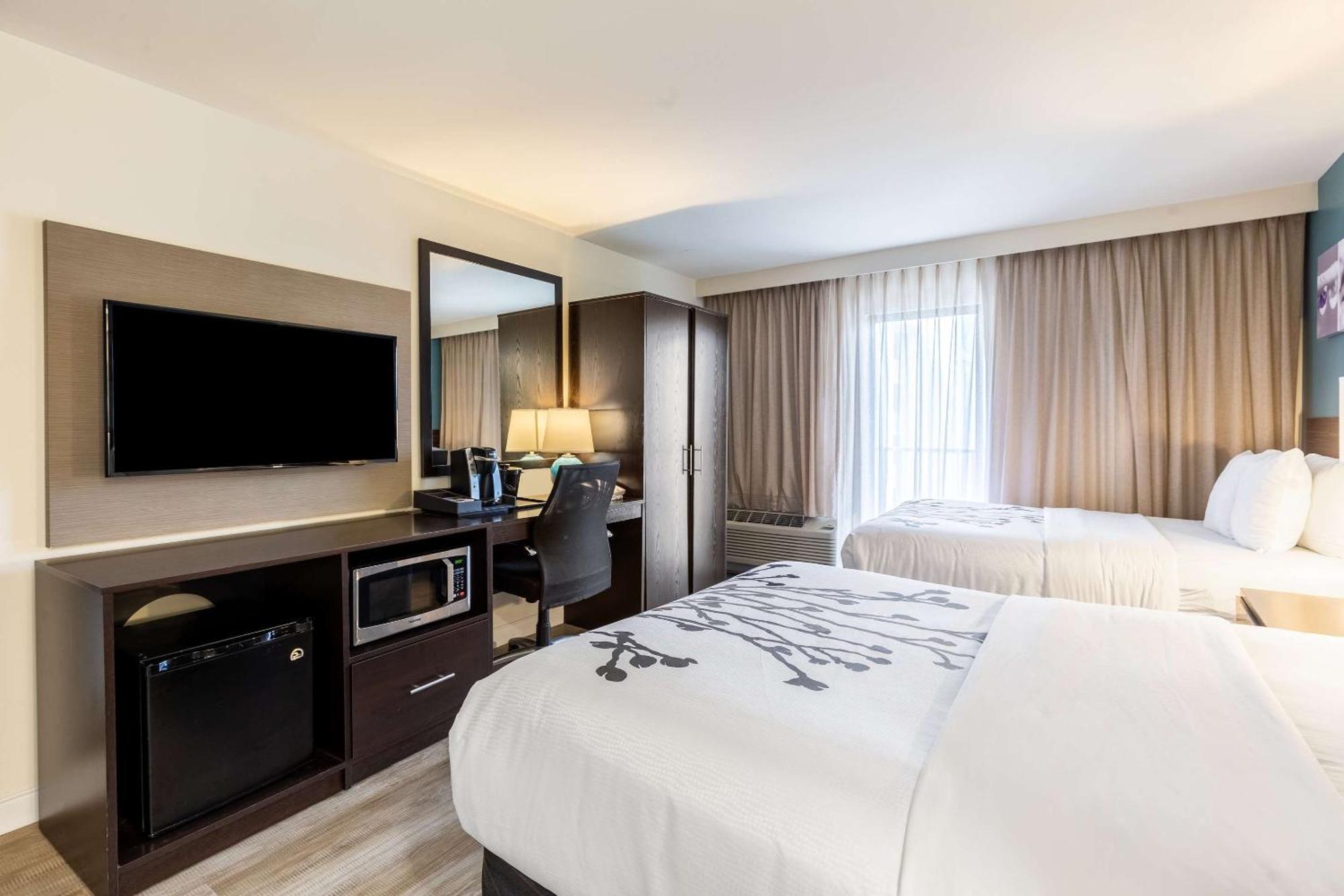 Standard Room with Two Double Beds and Boulevard View - Non-Smoking