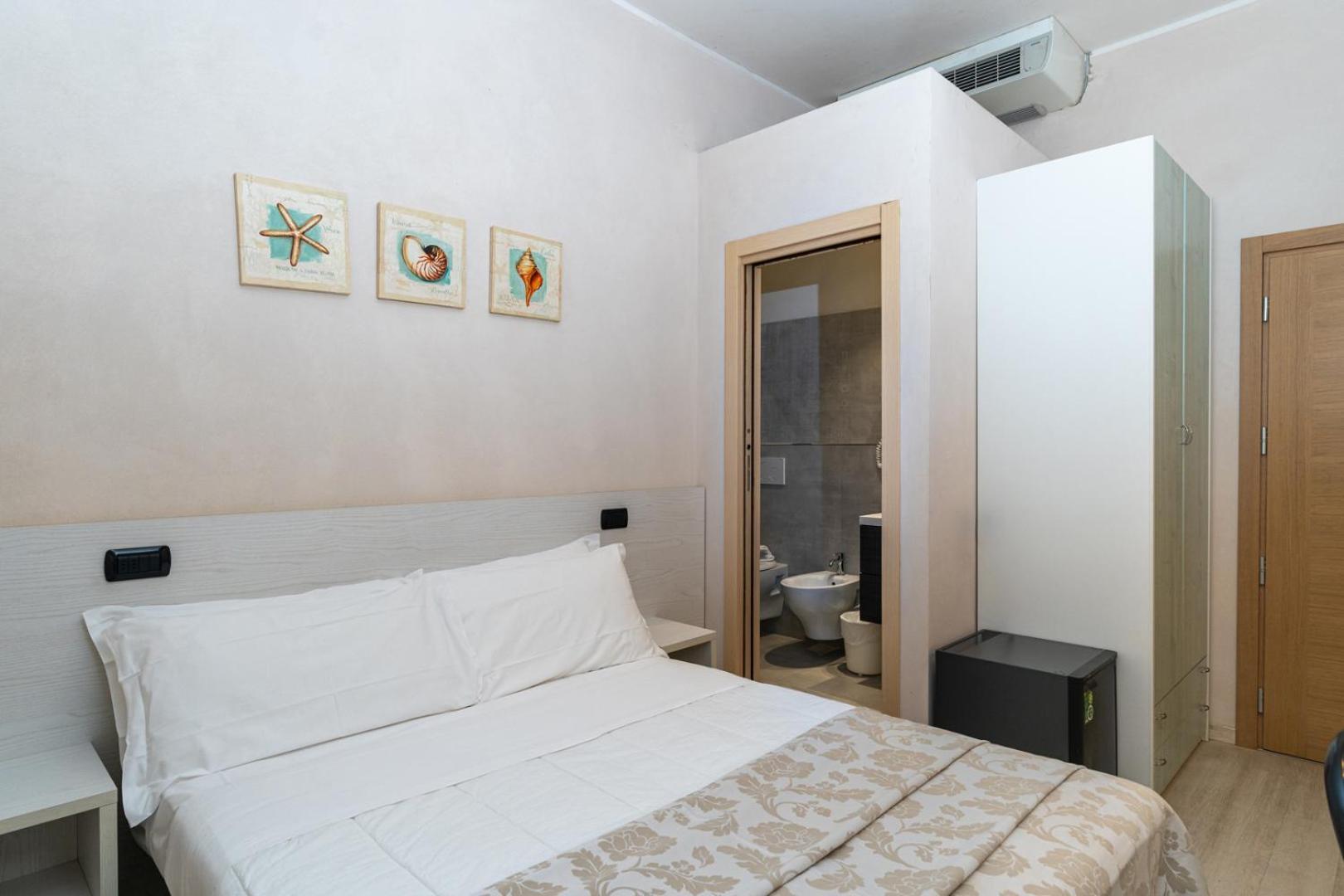 Standard Double or Twin Room,15451933:JPEG