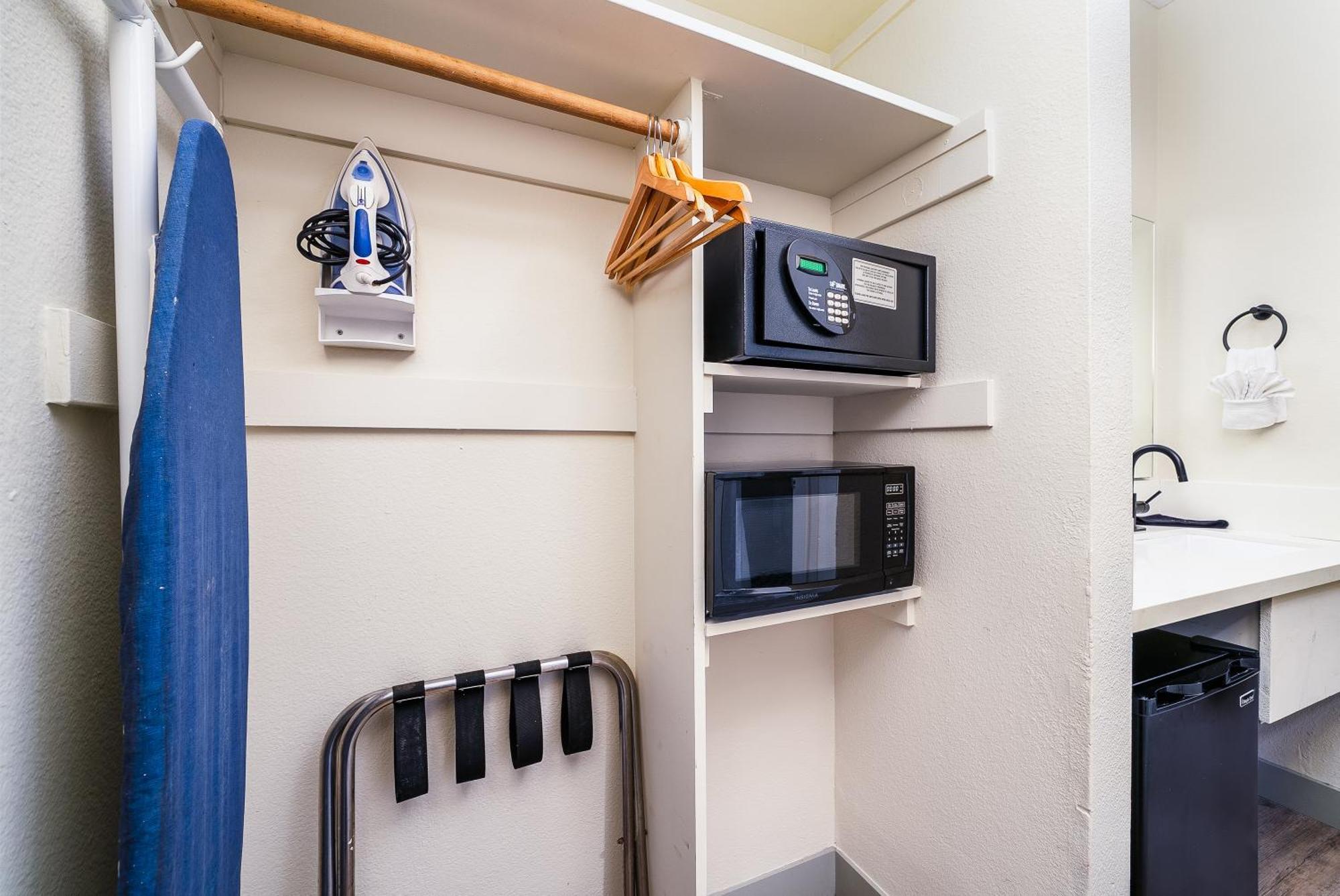 Pet friendly room, 1 full bed