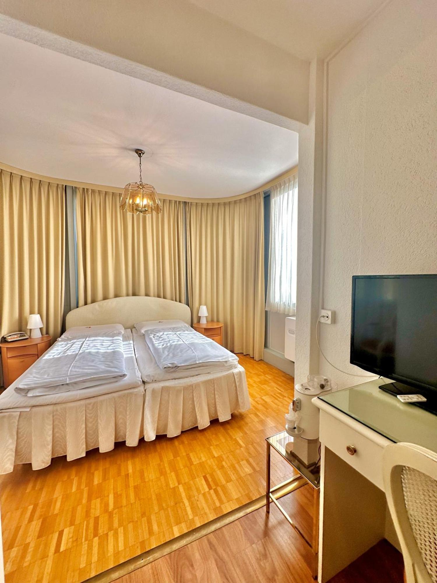 Doppelzimmer mit seitlichem Seeblick