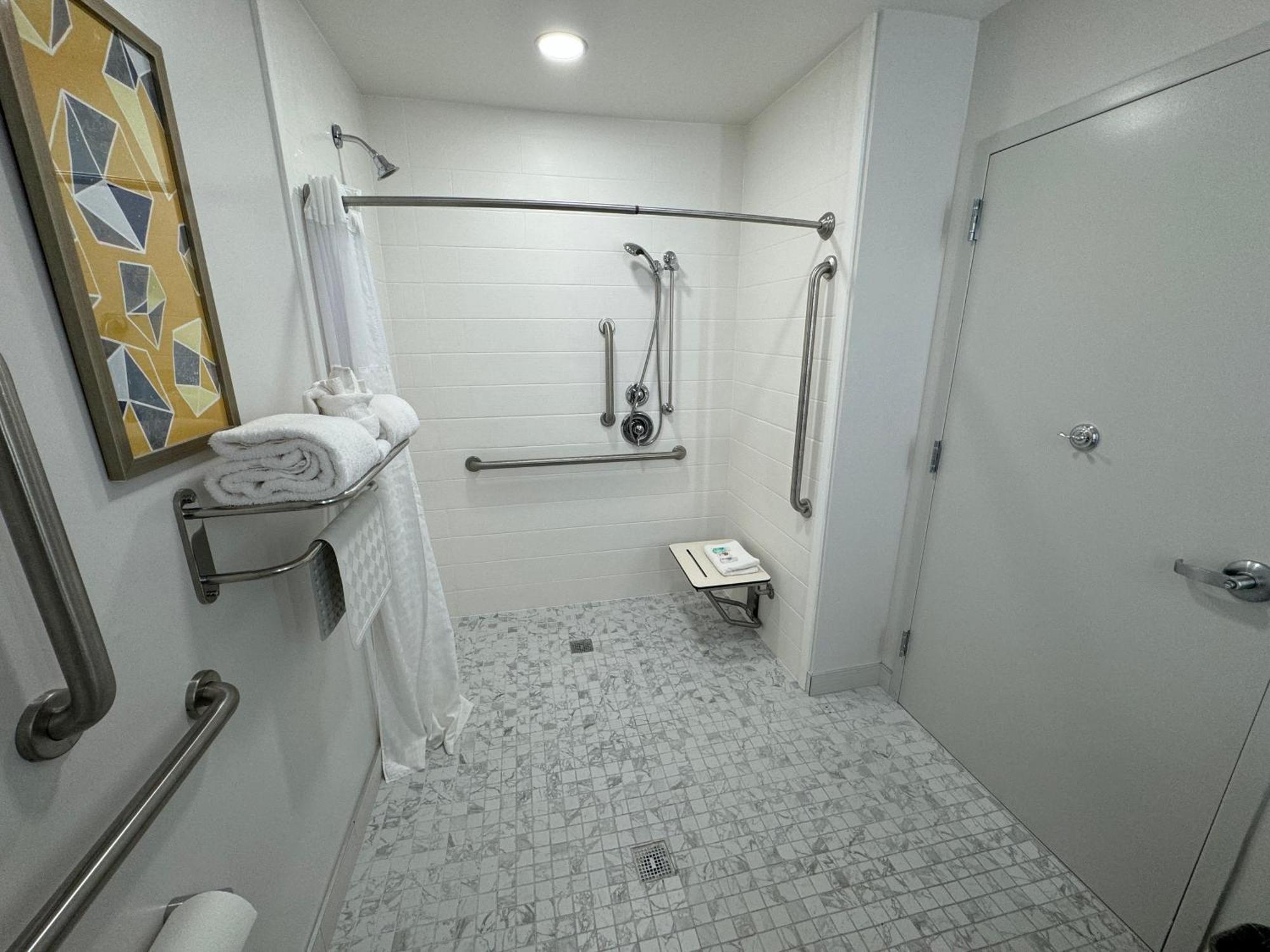 King Room with Roll-In Shower - Disability Access/Non Smoking