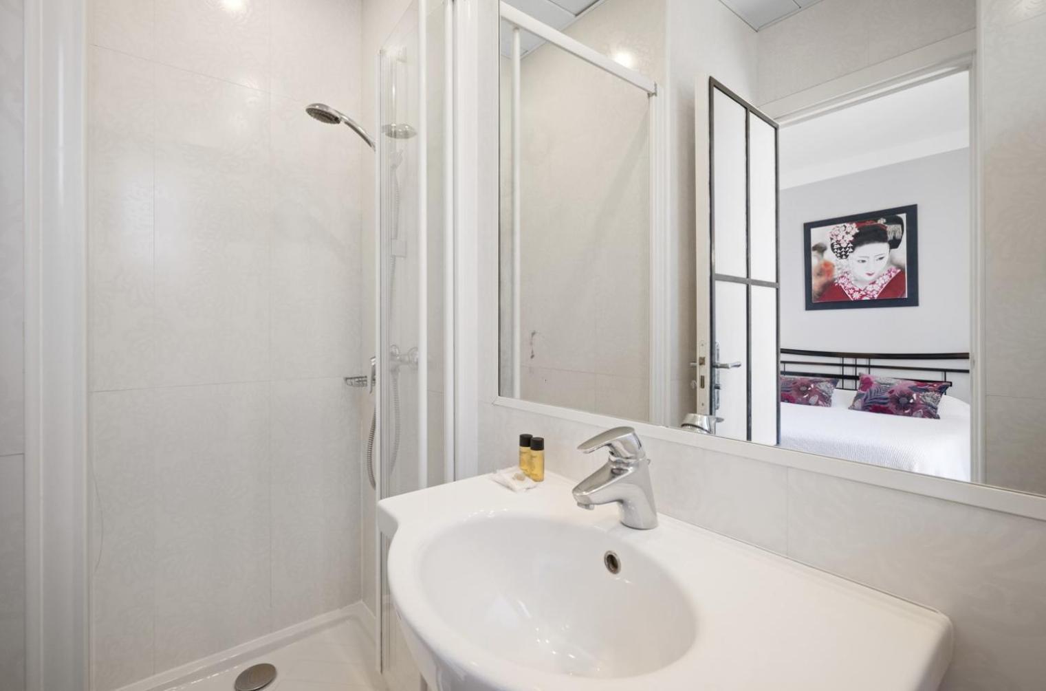Double Room with Lateral Harbour View (without balcony)