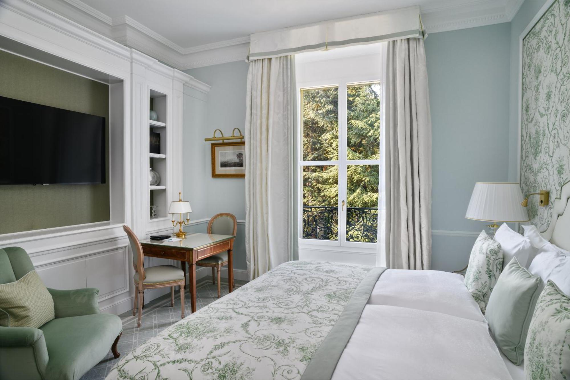 Chambre Double Supérieure - Vue sur Jardin et Ville