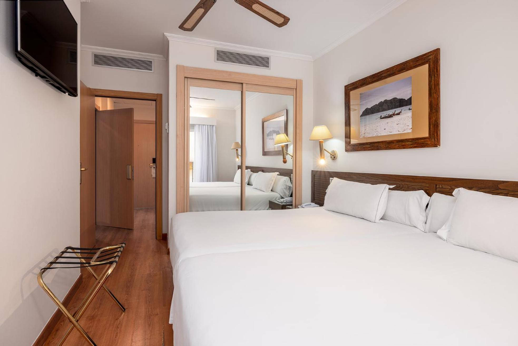 2 Doppelzimmer mit Verbindungstür (3 Erwachsene + 1 Kind)
