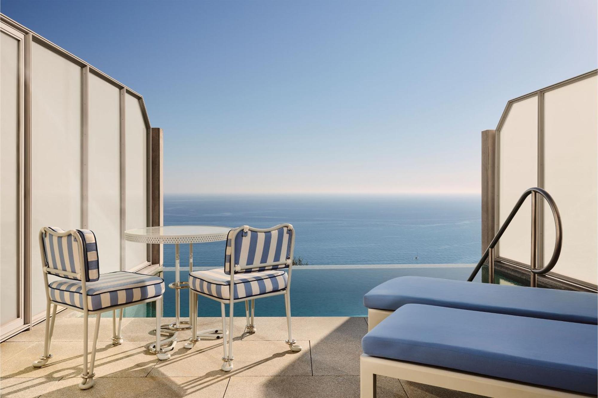 Suite en Duplex avec Piscine à Débordement