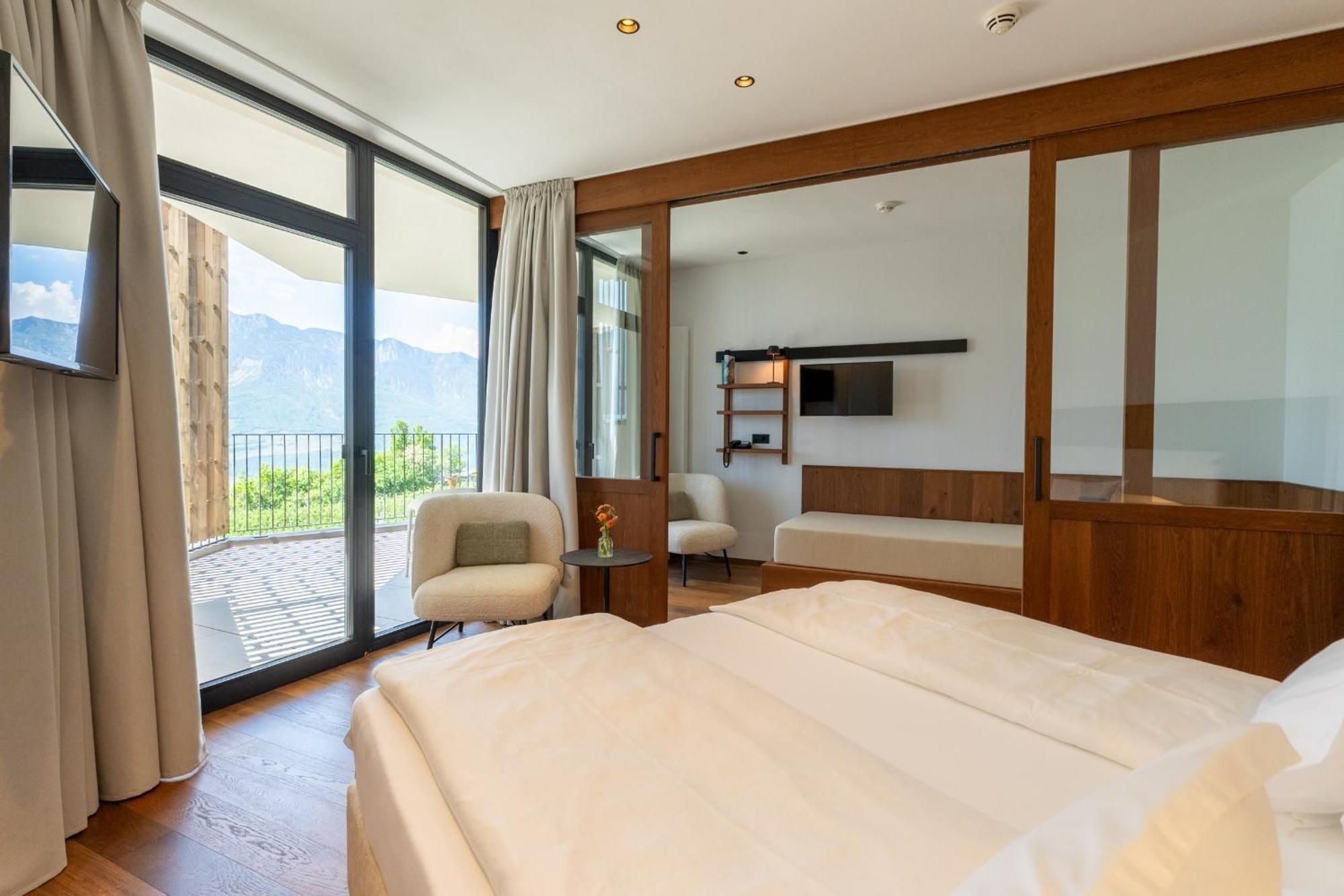 Suite with Balcony,1670716960:JPEG