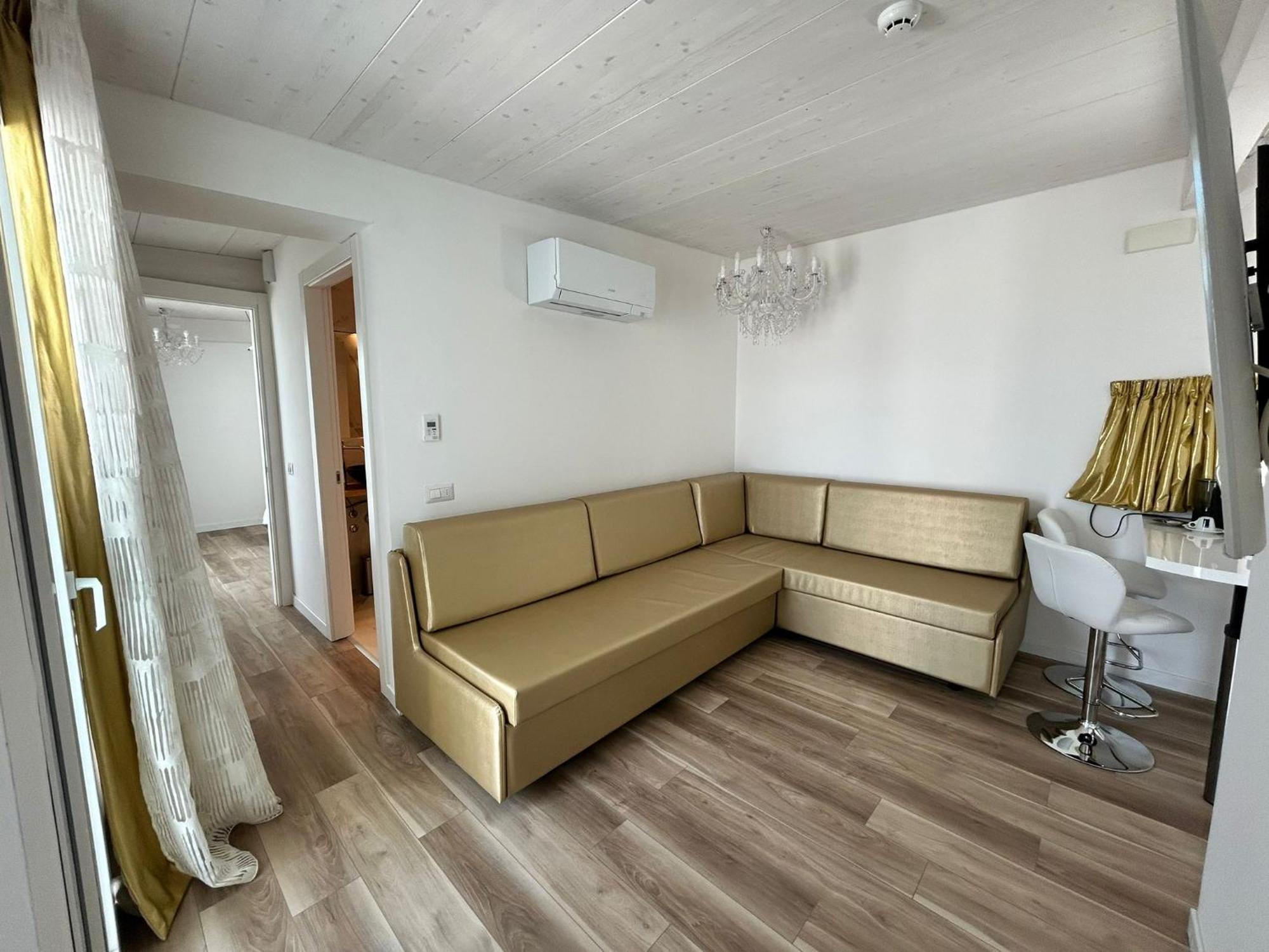 Suite Jacuzzi Sea View,1670852082:JPEG