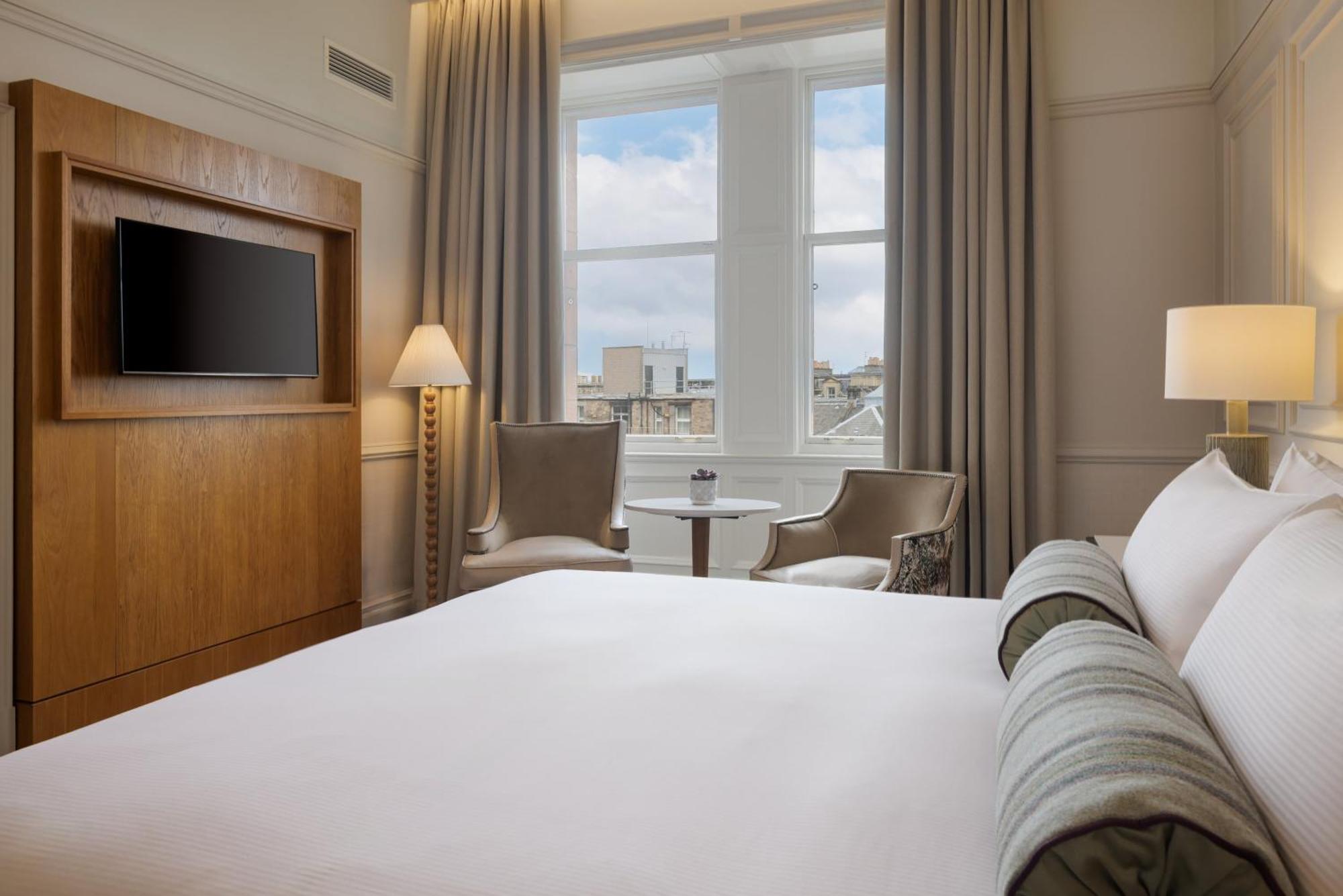 Chambre Lit King-Size de Luxe - Accessible aux Personnes à Mobilité Réduite