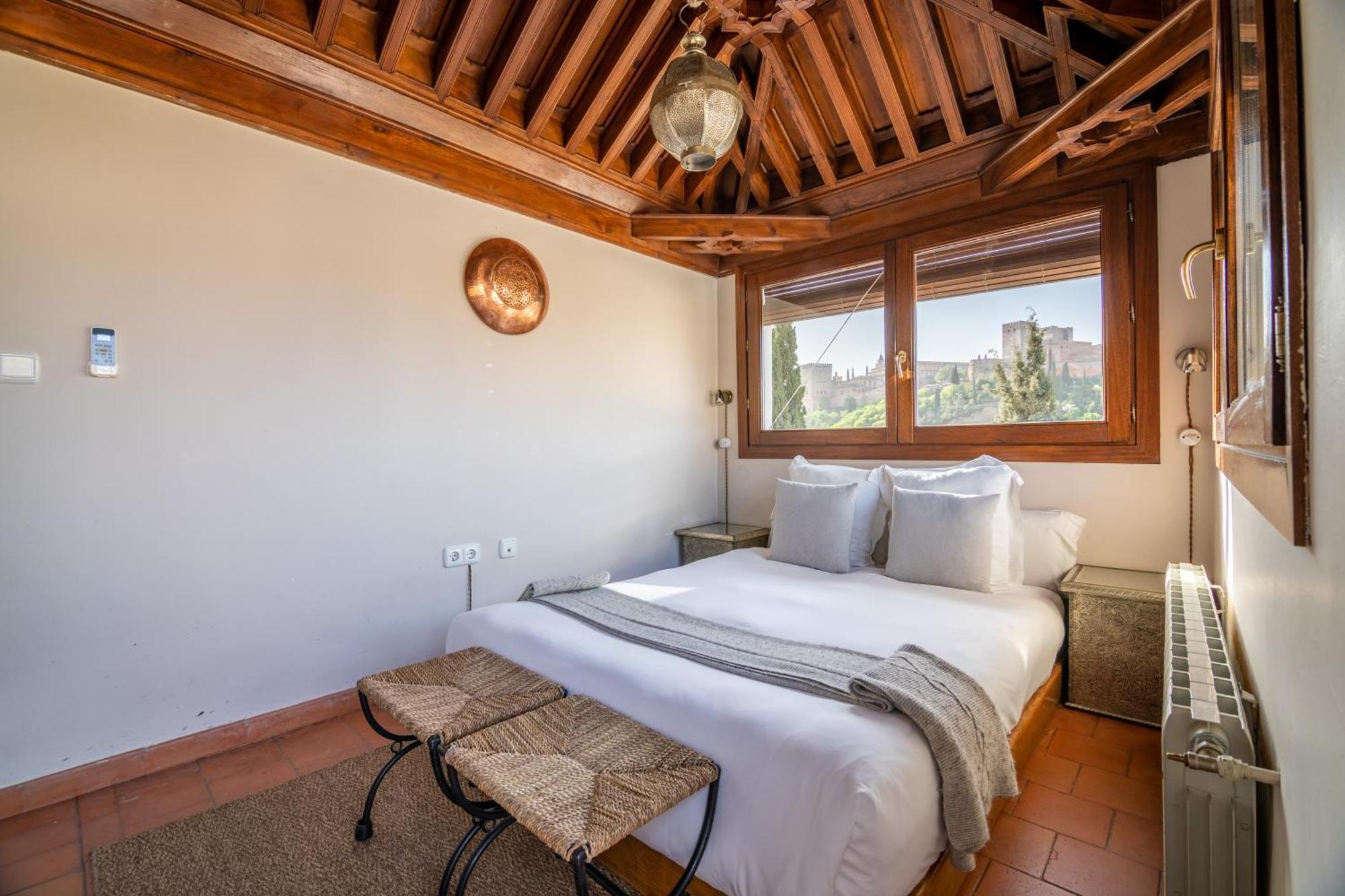 Deluxe Double Room with Balcony,1675824015:JPEG