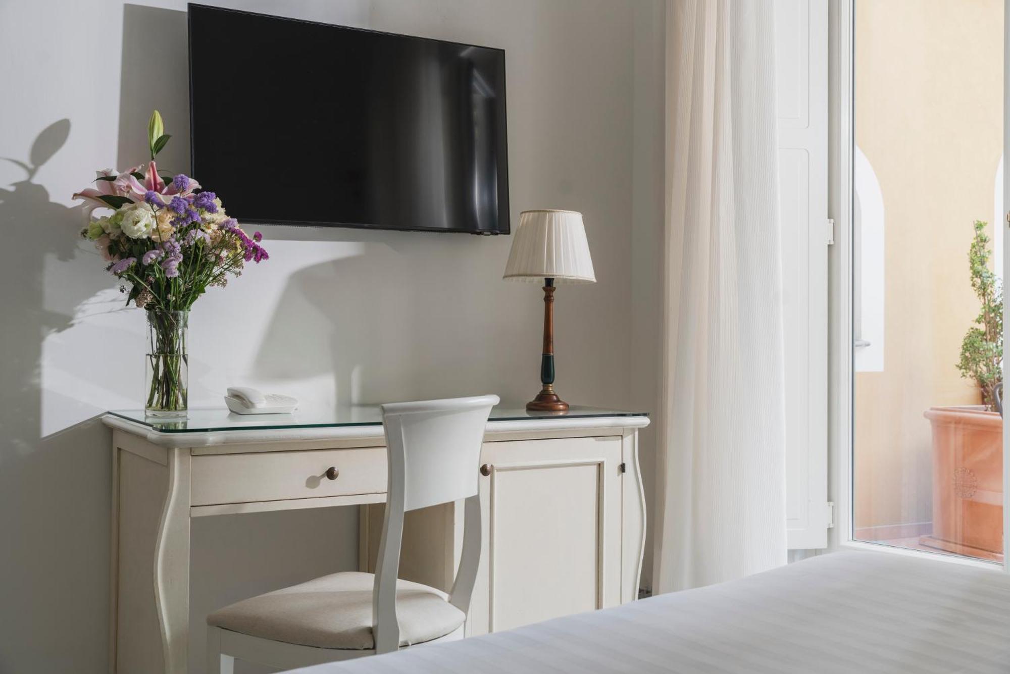 Family Room,1679568618:JPEG