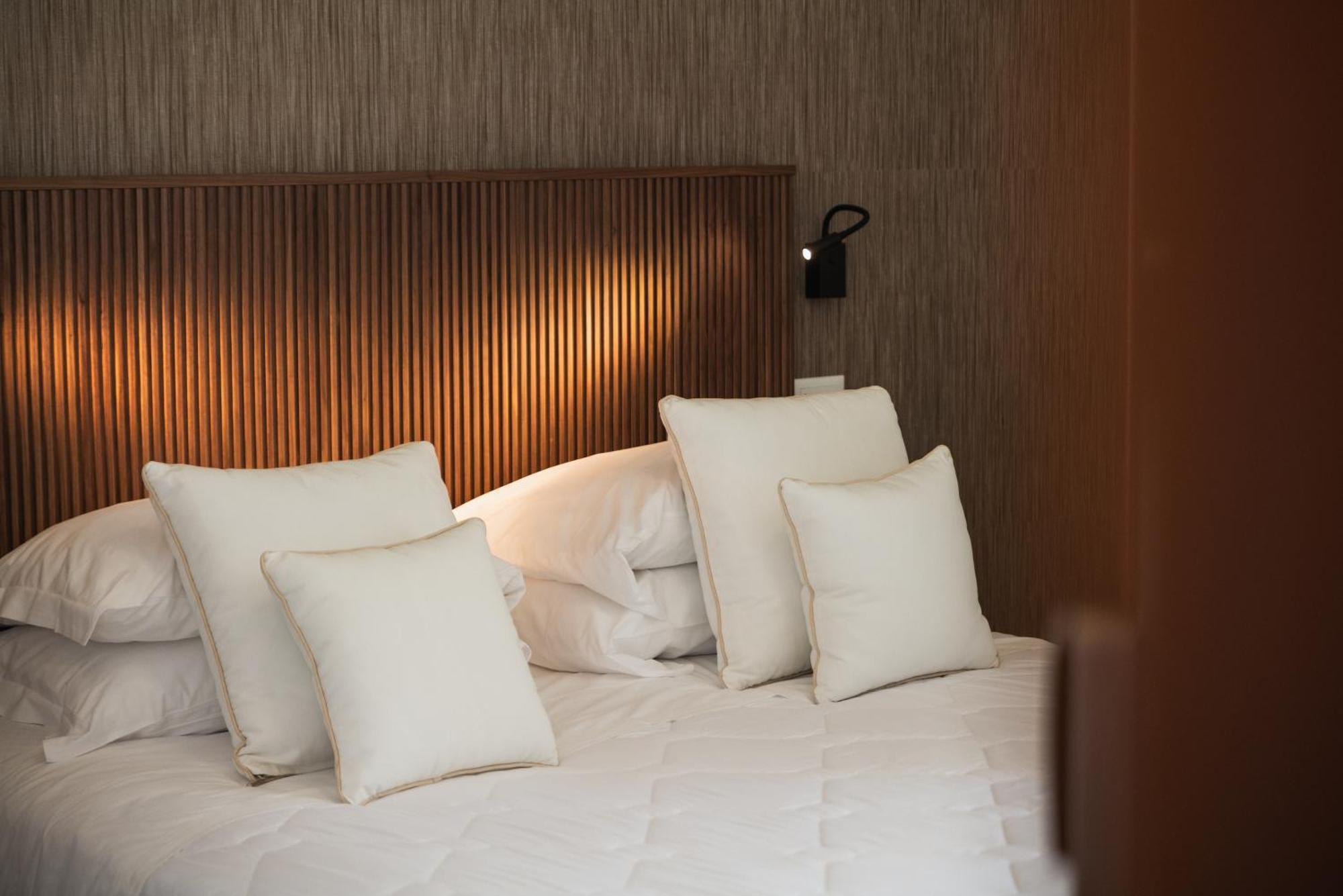 Superior Triple Room with Balcony and Sea View,1679579779:JPEG