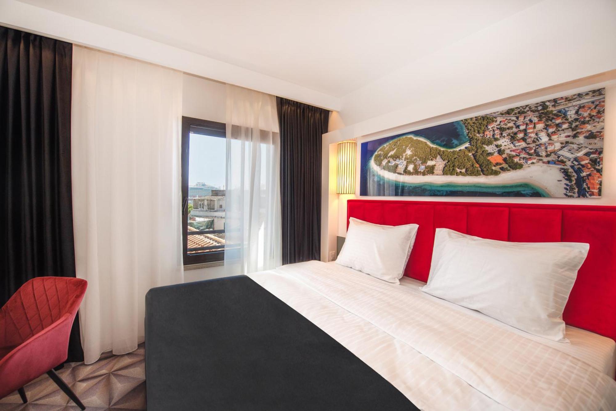 Habitación Doble Estándar con vistas parciales al mar