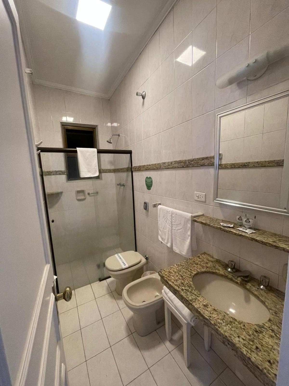 Quarto Duplo Standard com Cama de Casal