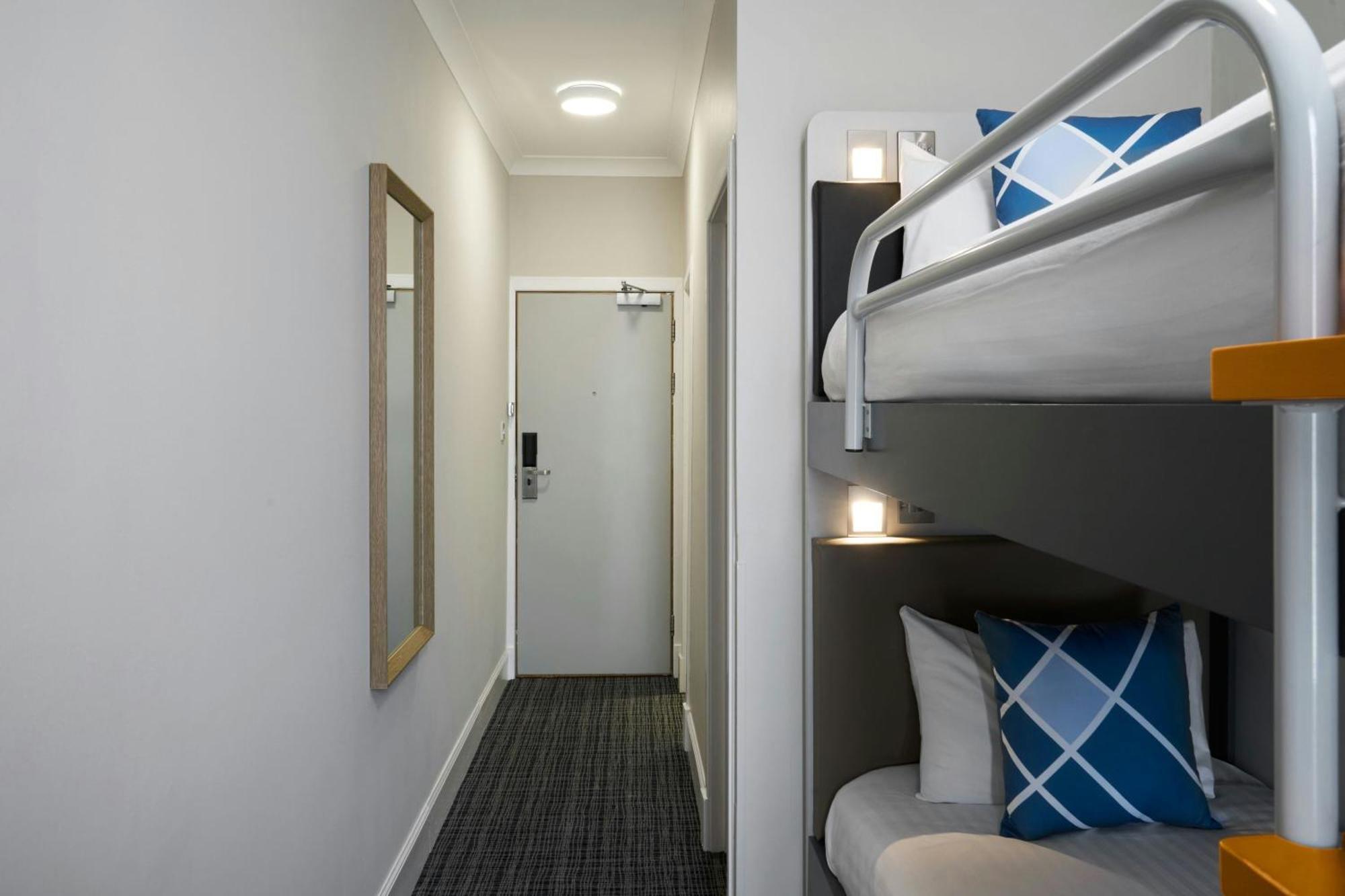 Chambre Lits Jumeaux Fonctionnelle avec 2 Lits Superposés