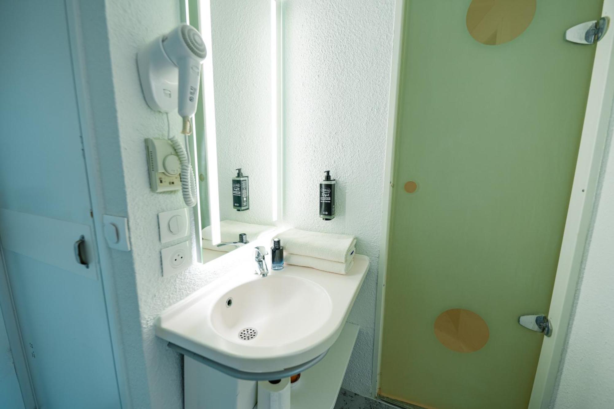 Double Room,1693287374:JPEG