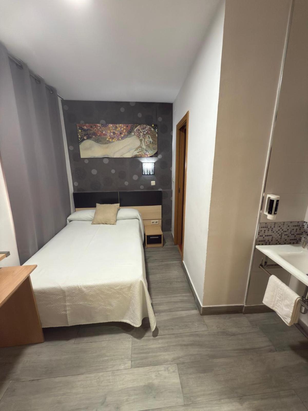 Superior Single Room with Private Bathroom,1697951270:JPEG