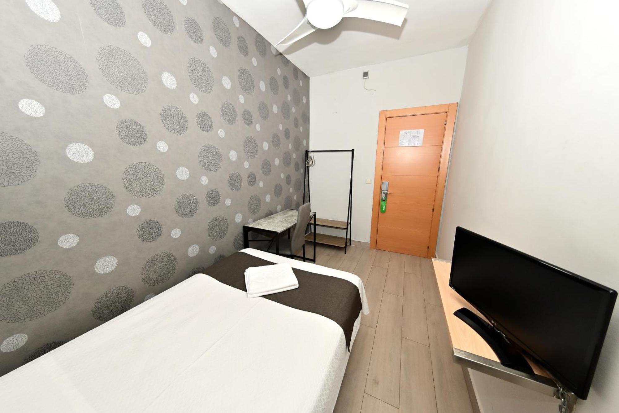Superior Single Room with Shared Bathroom,1697951274:JPEG