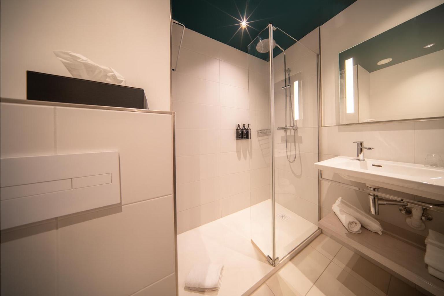 Deluxe Zimmer mit Kingsize-Bett und Parkblick