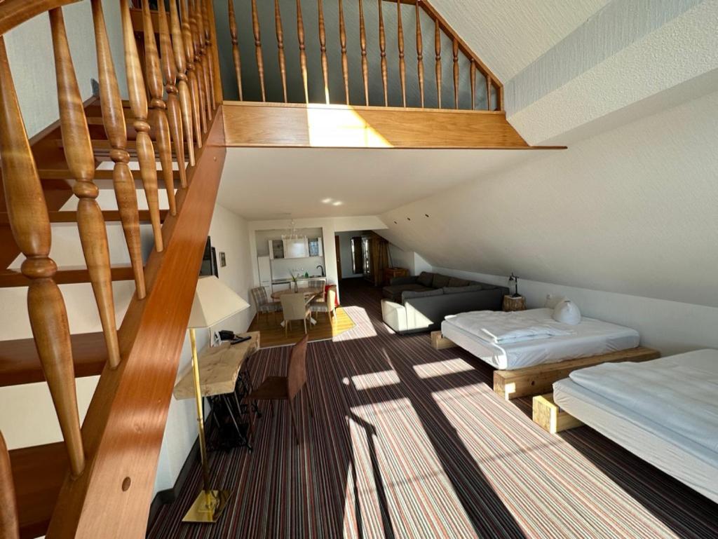 Familiensuite mit Balkon