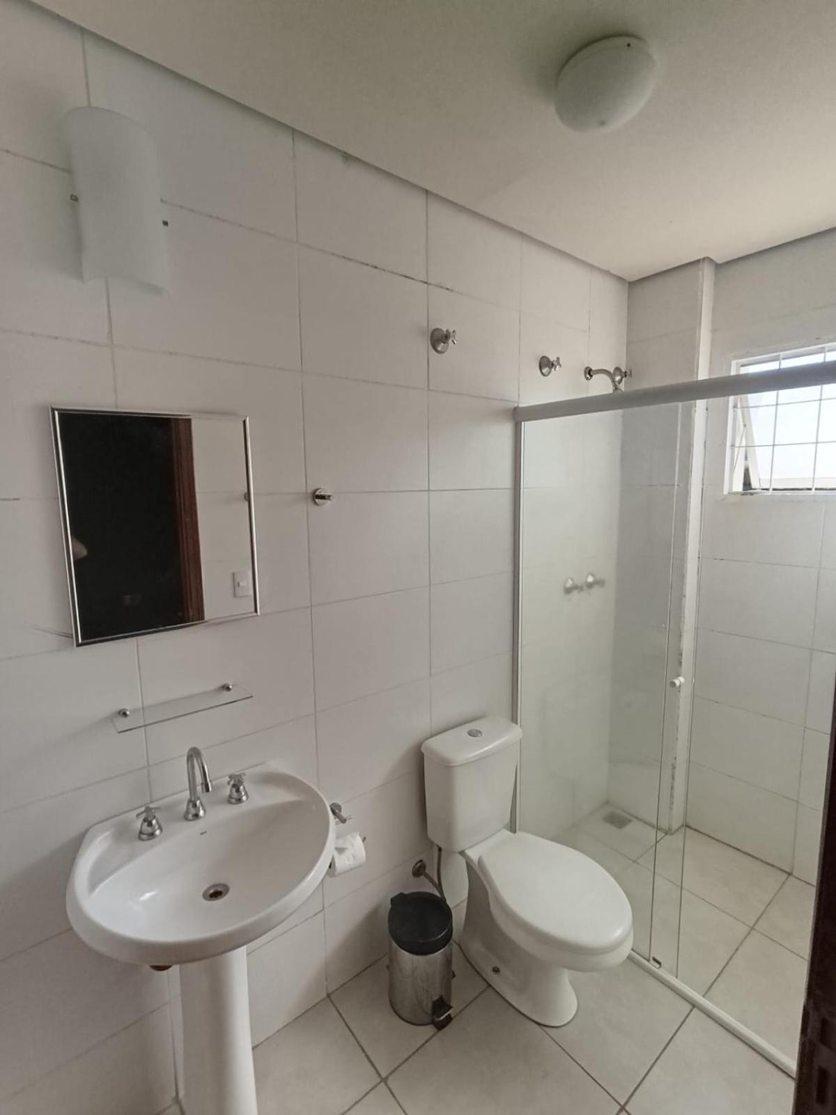 Quarto com 2 Camas de Solteiro