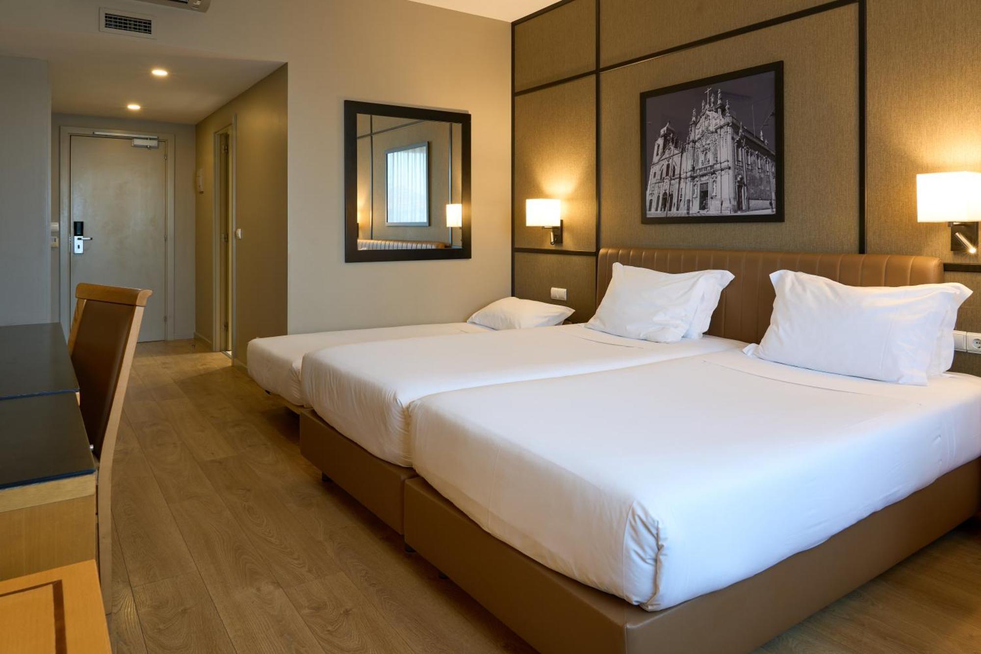 Habitación estándar con 2 camas individuales y cama supletoria