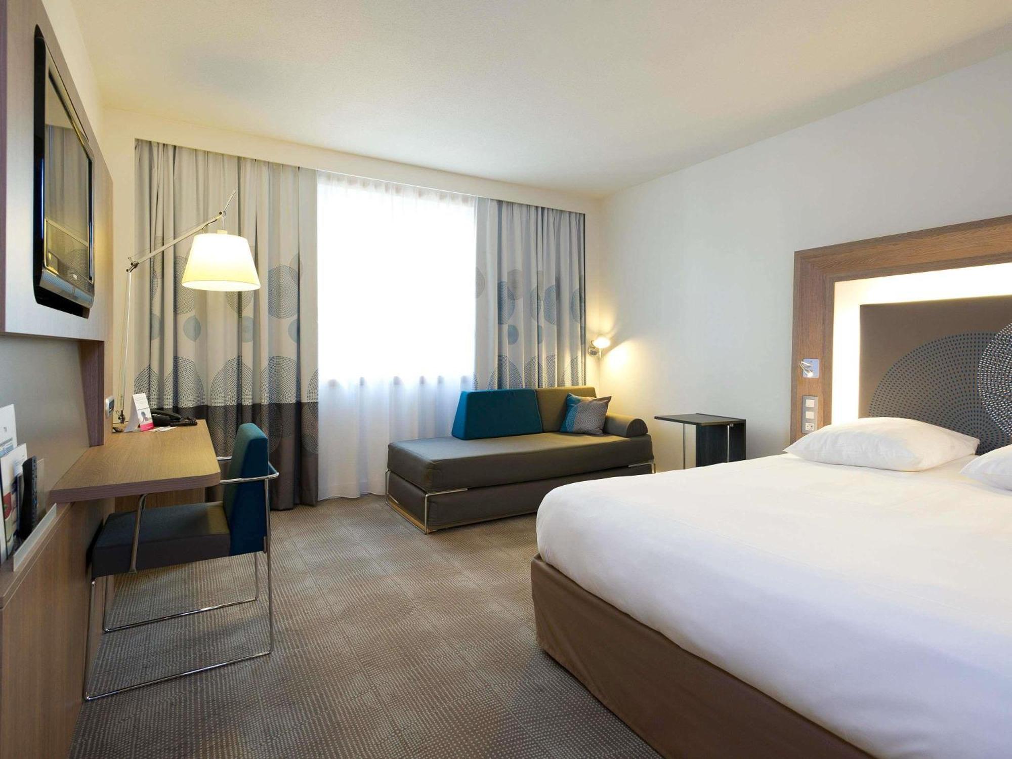 Chambre Standard avec 1 Lit Double et 2 Lits Simples