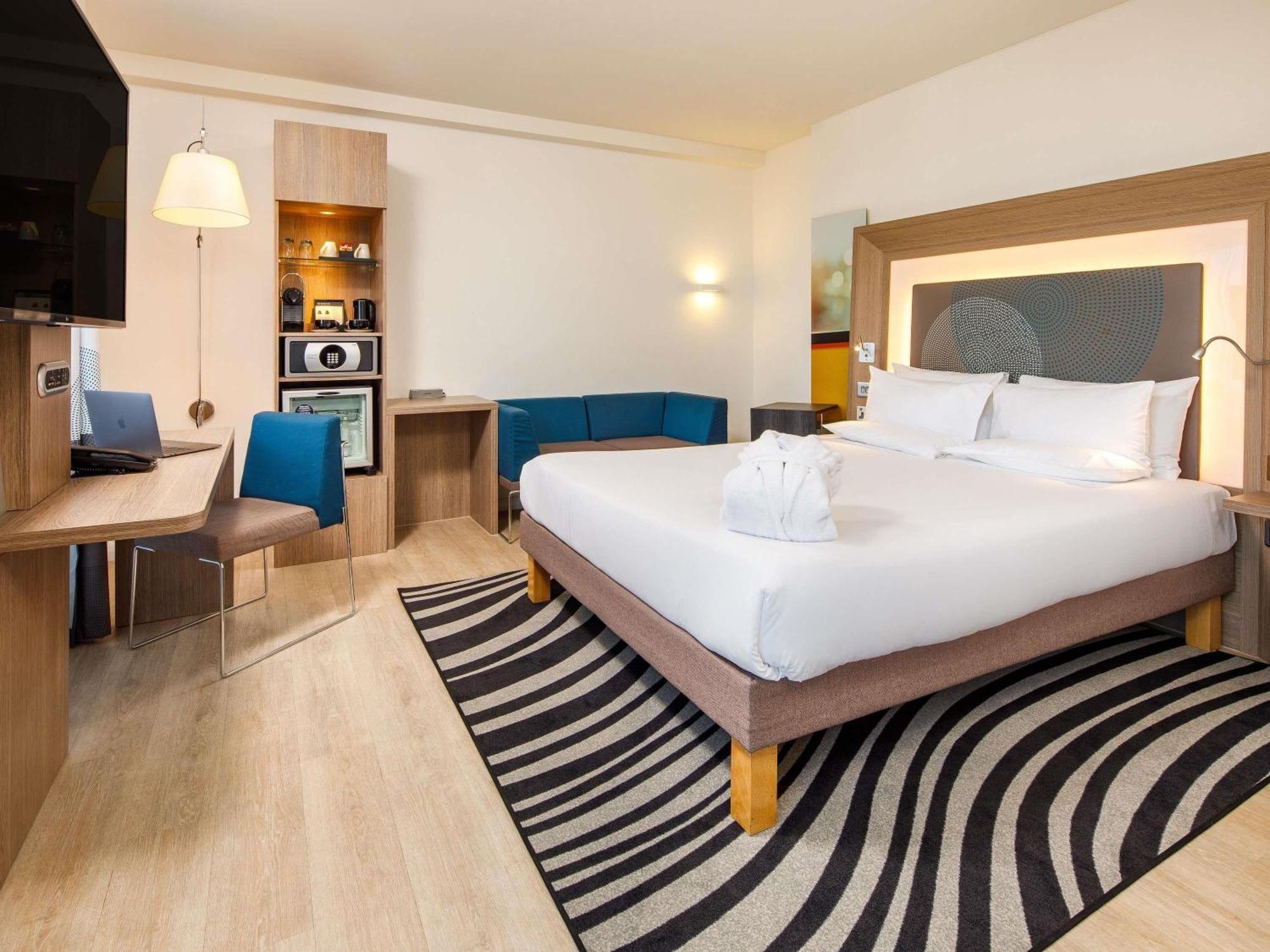 Executive Premium Queen Room with Balcony,1704946239:JPEG