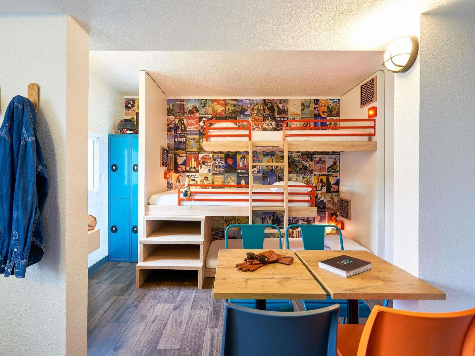 Dortoir à 6 Lits avec Salle de Bains Commune