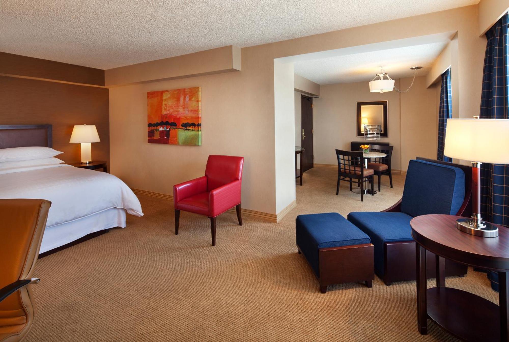 Club lounge access, Junior Suite, 1 King,1639556107:JPEG
