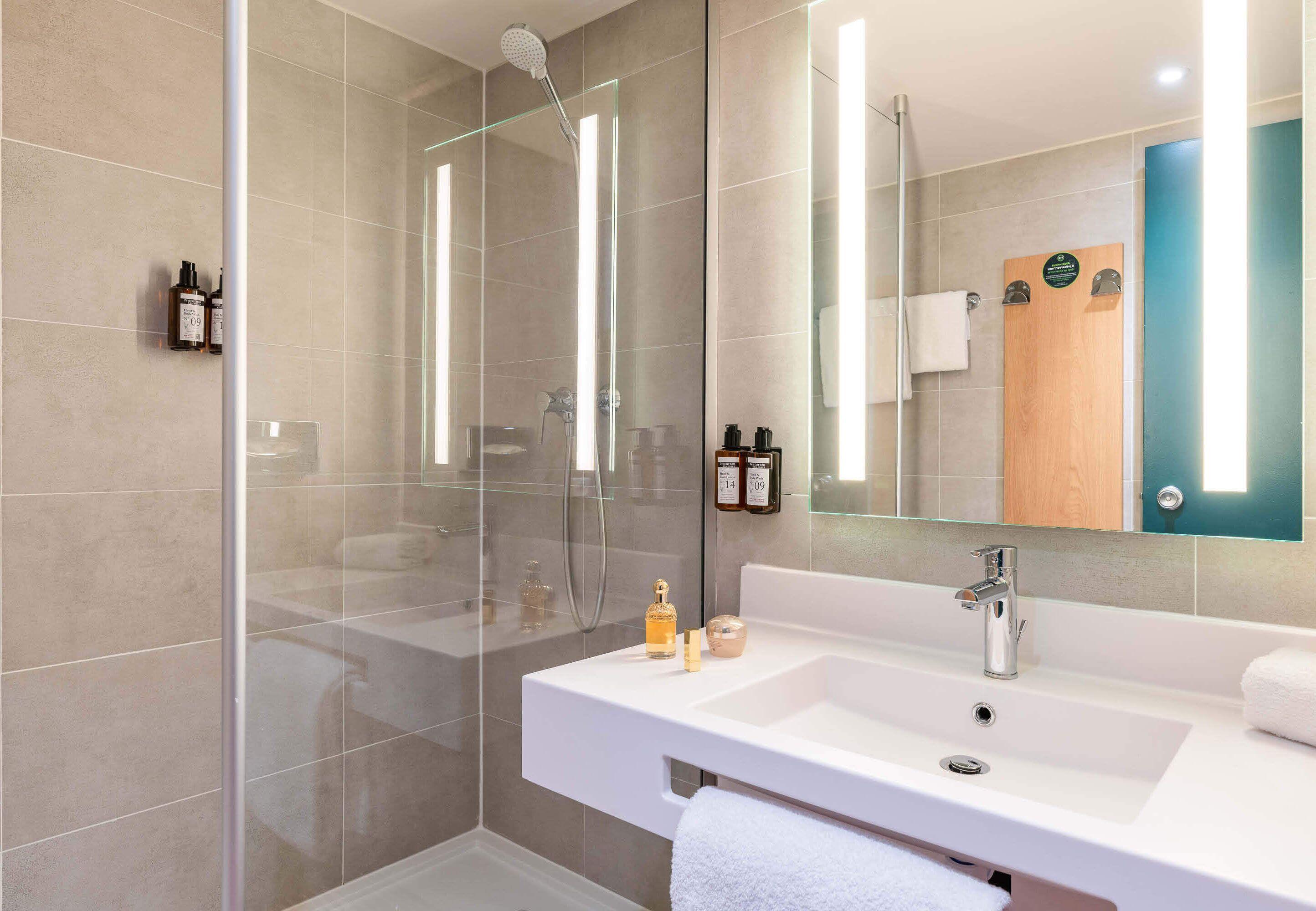 Chambre Standard - 1 Lit Double et Canapé-Lit 2 Places