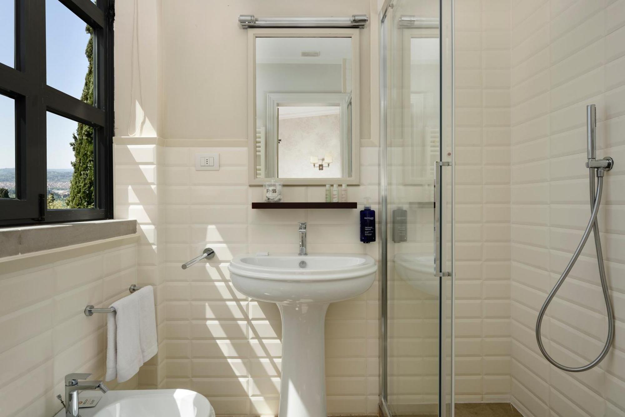 Deluxe Double Room city view,1709941497:JPEG