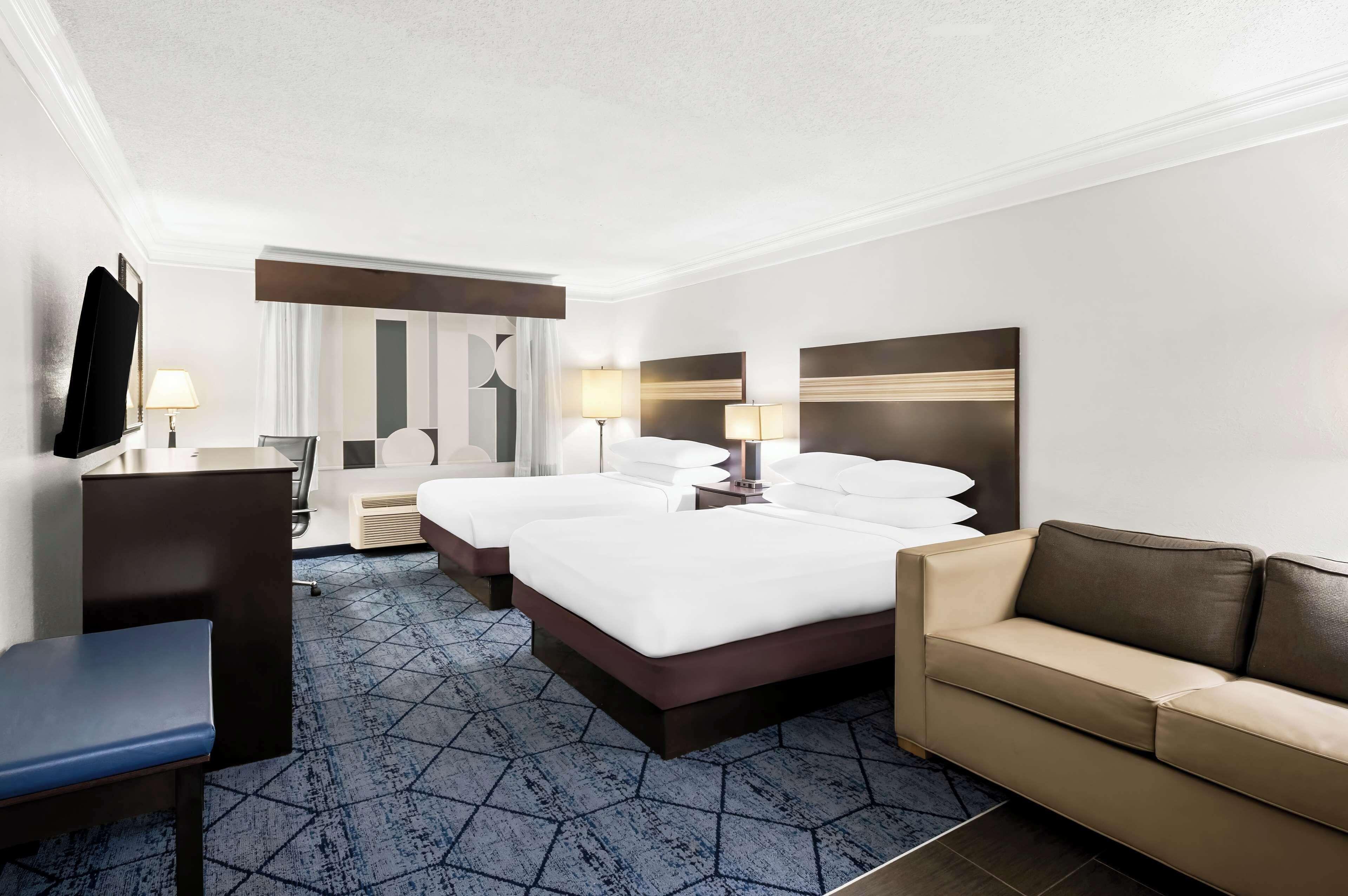 Queen Suite with Two Queen Beds - Disability Access,1710043931:JPEG